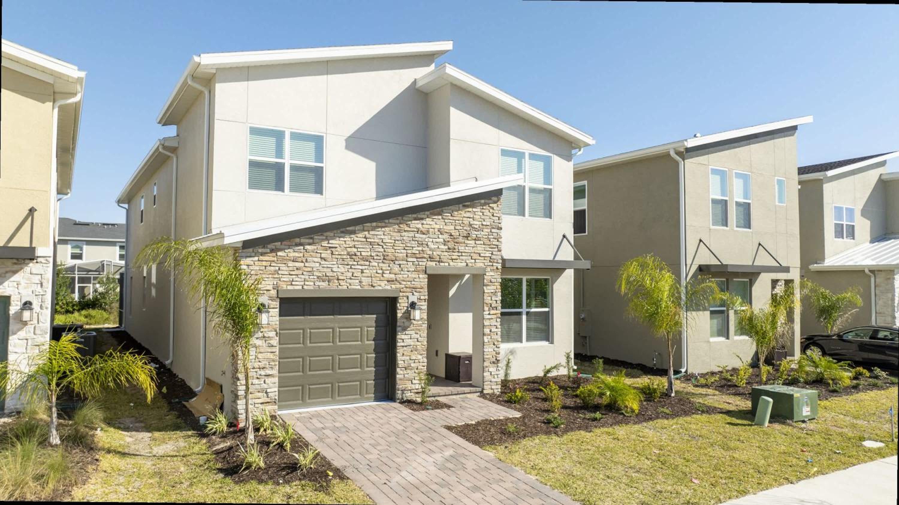 Themed 5Bd Family Villa w Pool & Spa Near Disney