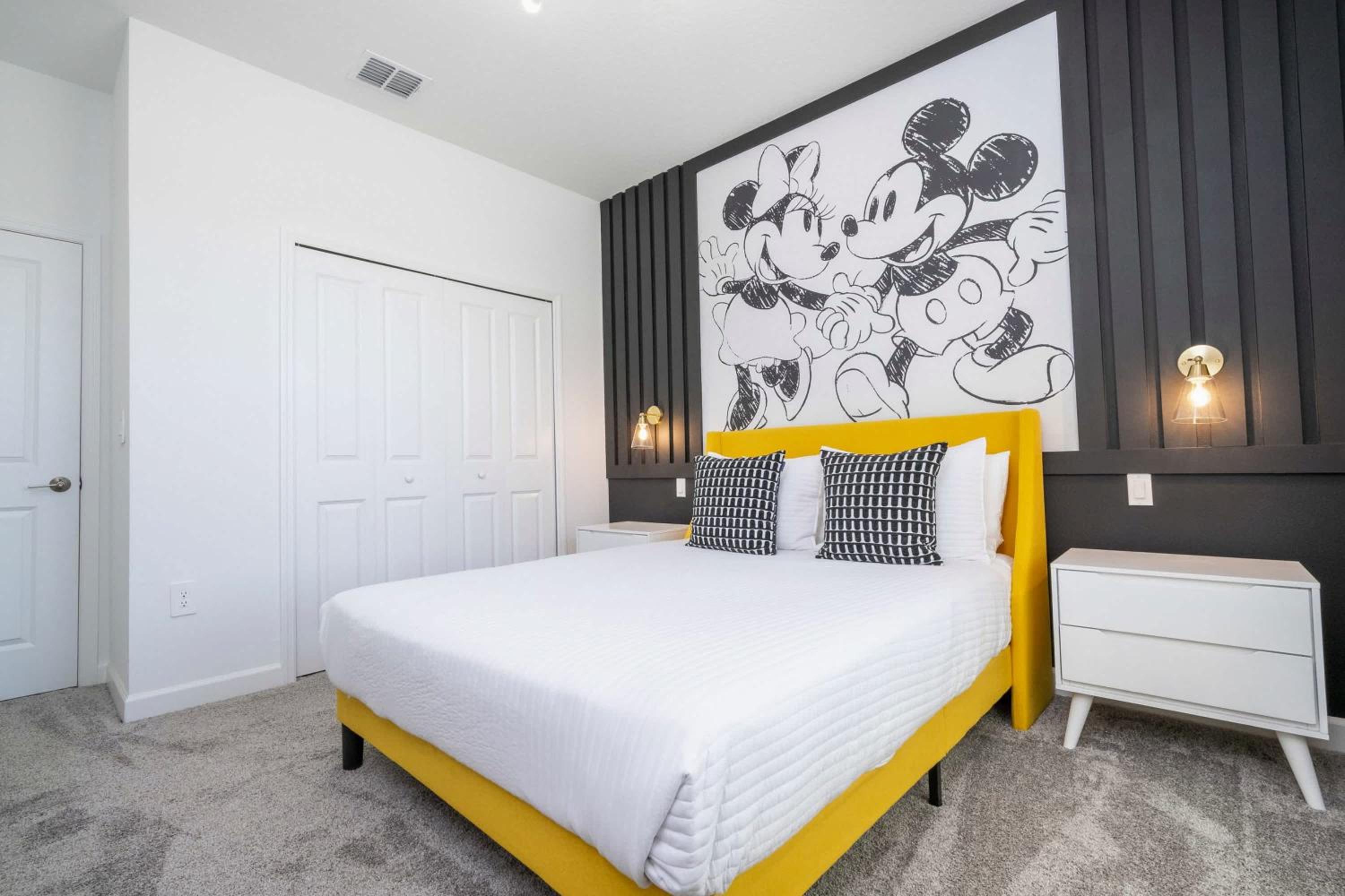 Themed 5Bd Family Villa w Pool & Spa Near Disney
