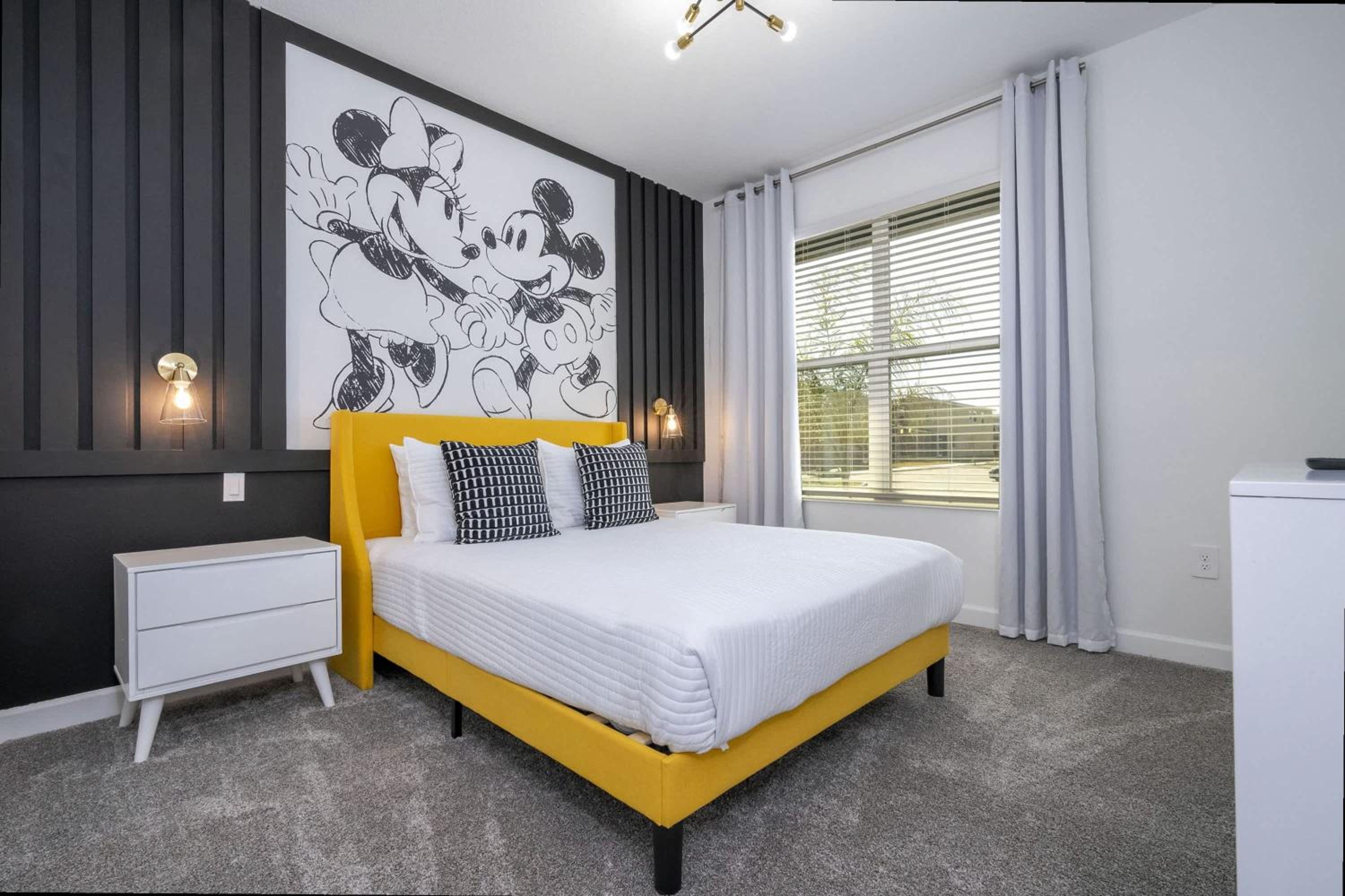 Themed 5Bd Family Villa w Pool & Spa Near Disney