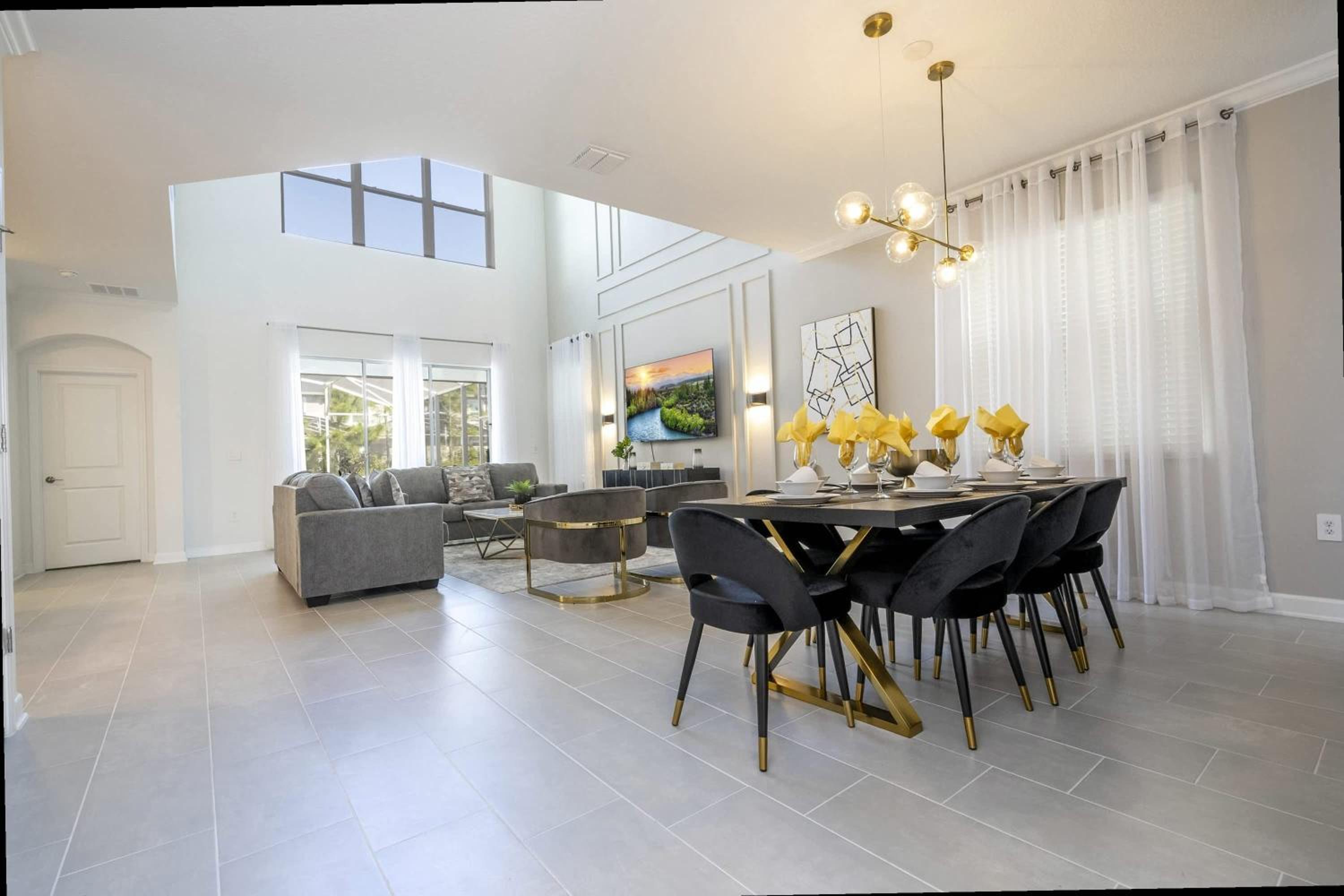 Themed 5Bd Family Villa w Pool & Spa Near Disney