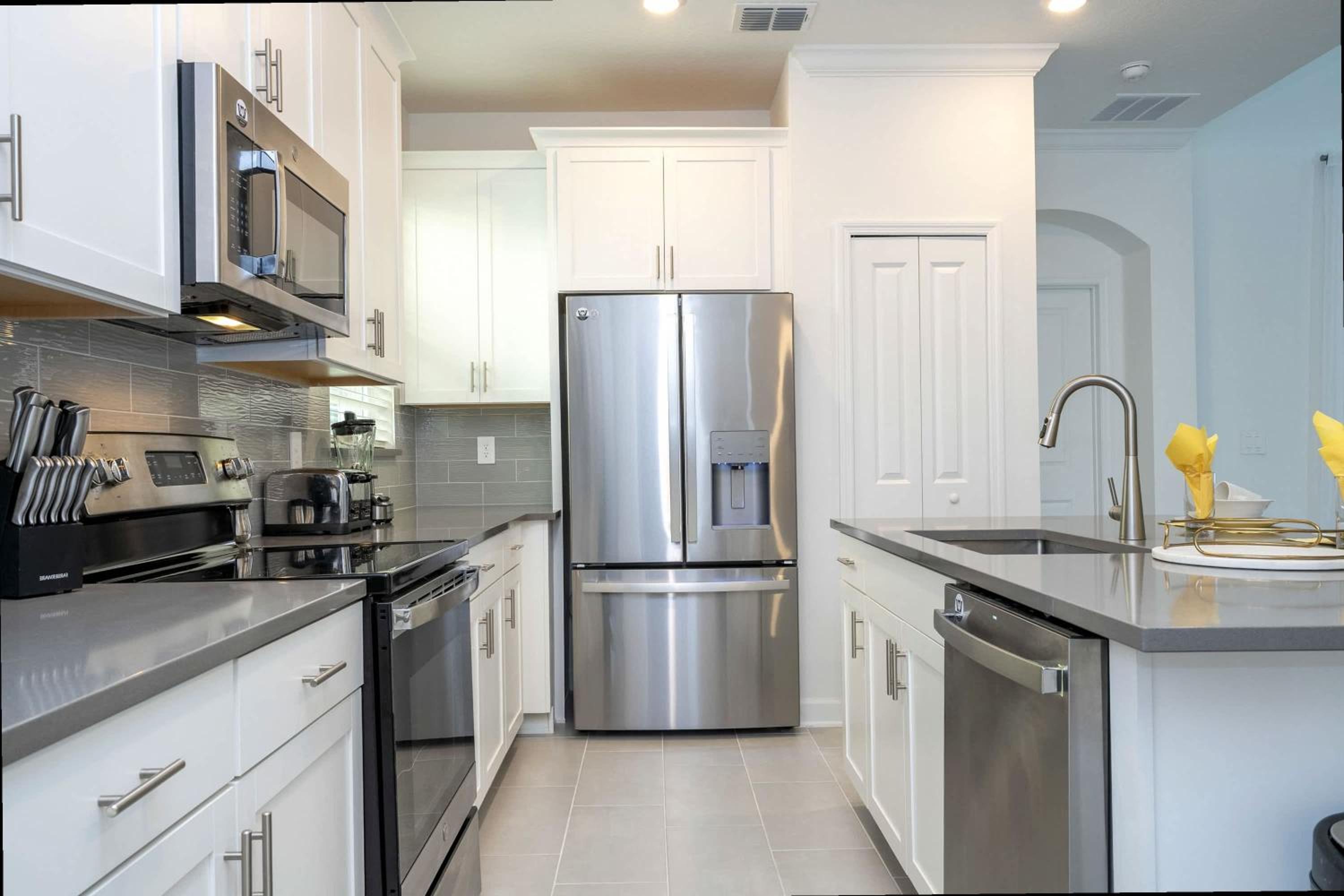 Themed 5Bd Family Villa w Pool & Spa Near Disney