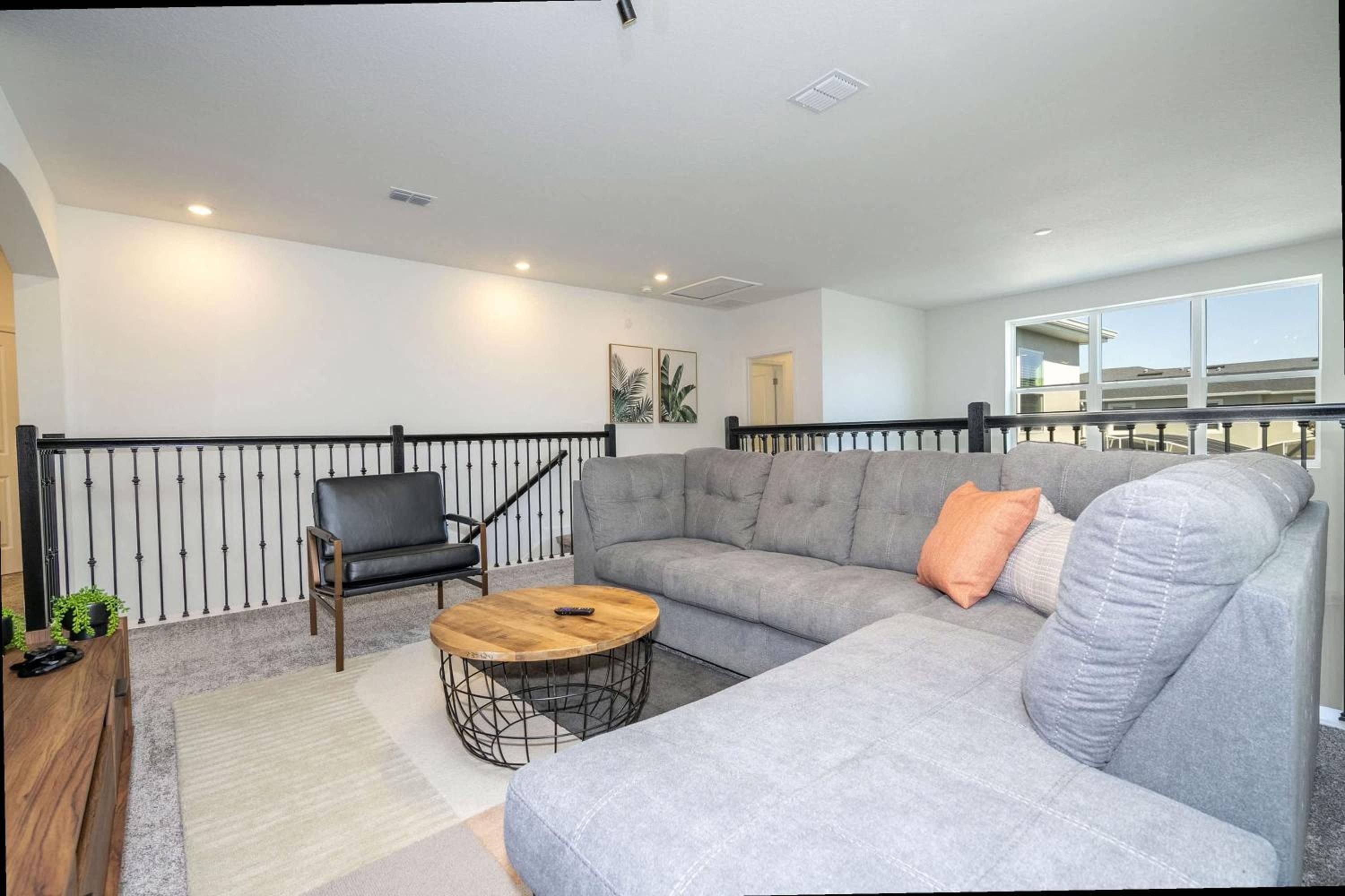 Themed 5Bd Family Villa w Pool & Spa Near Disney