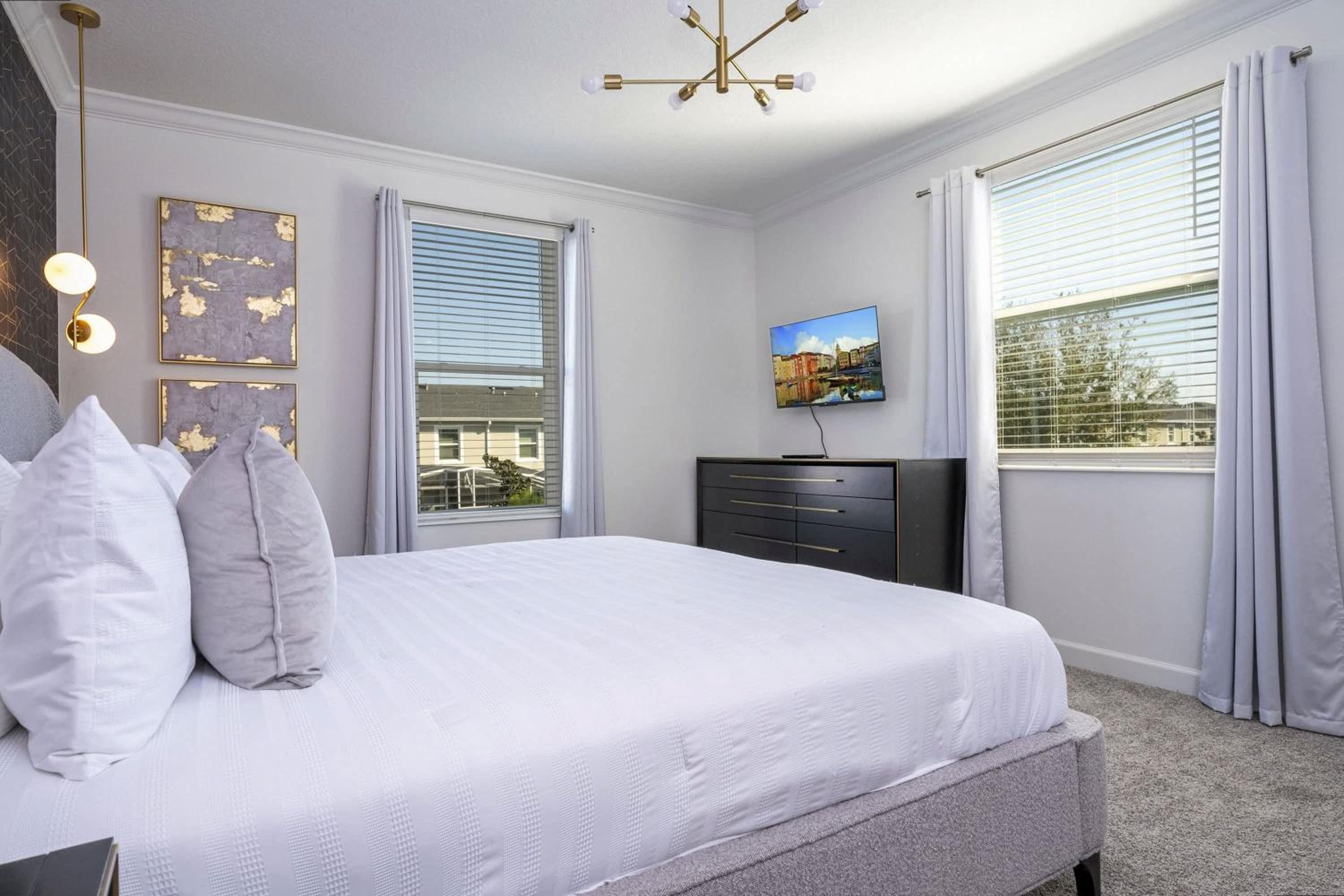 Themed 5Bd Family Villa w Pool & Spa Near Disney