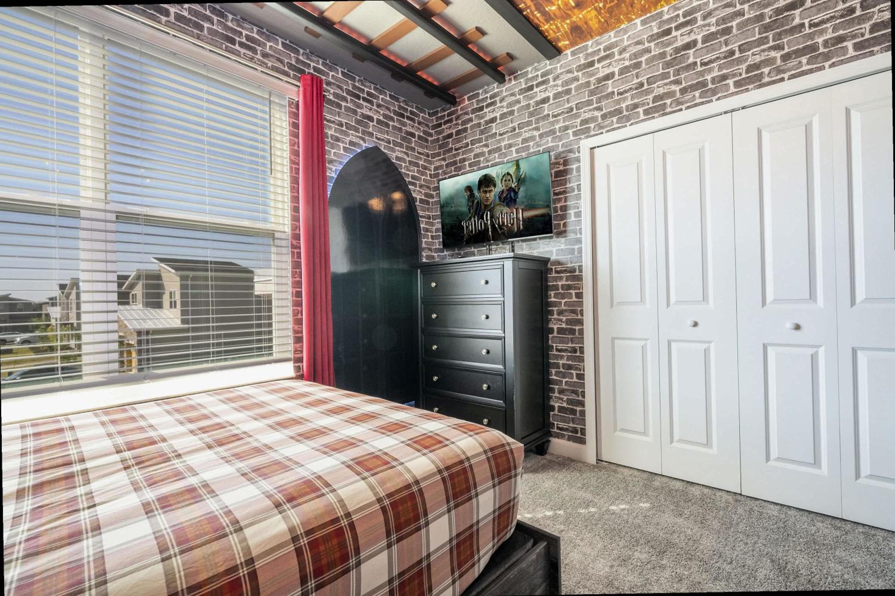 Themed 5Bd Family Villa w Pool & Spa Near Disney