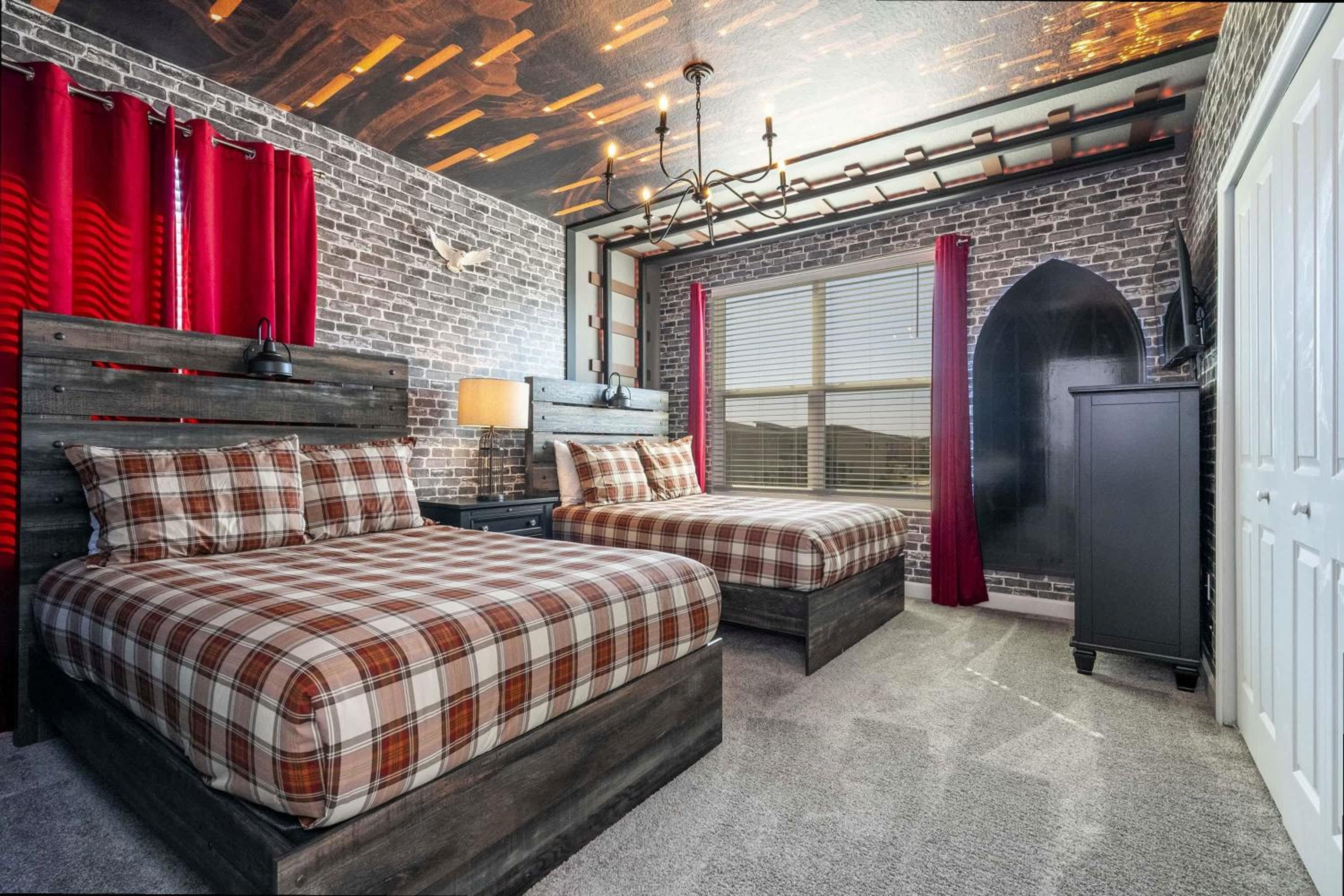 Themed 5Bd Family Villa w Pool & Spa Near Disney