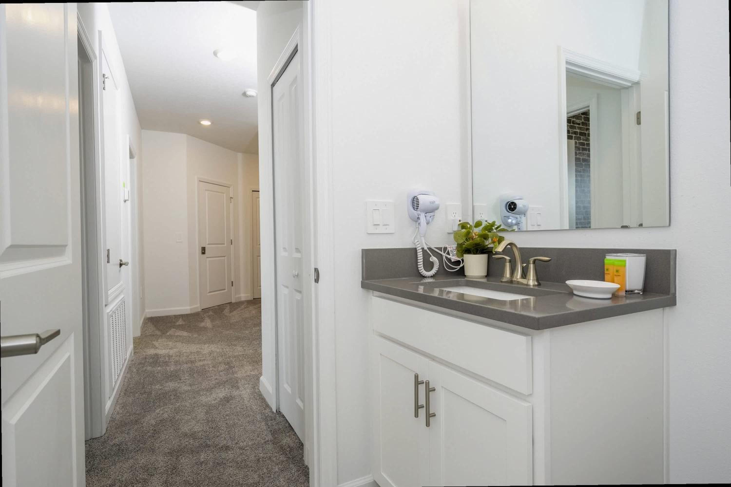 Themed 5Bd Family Villa w Pool & Spa Near Disney
