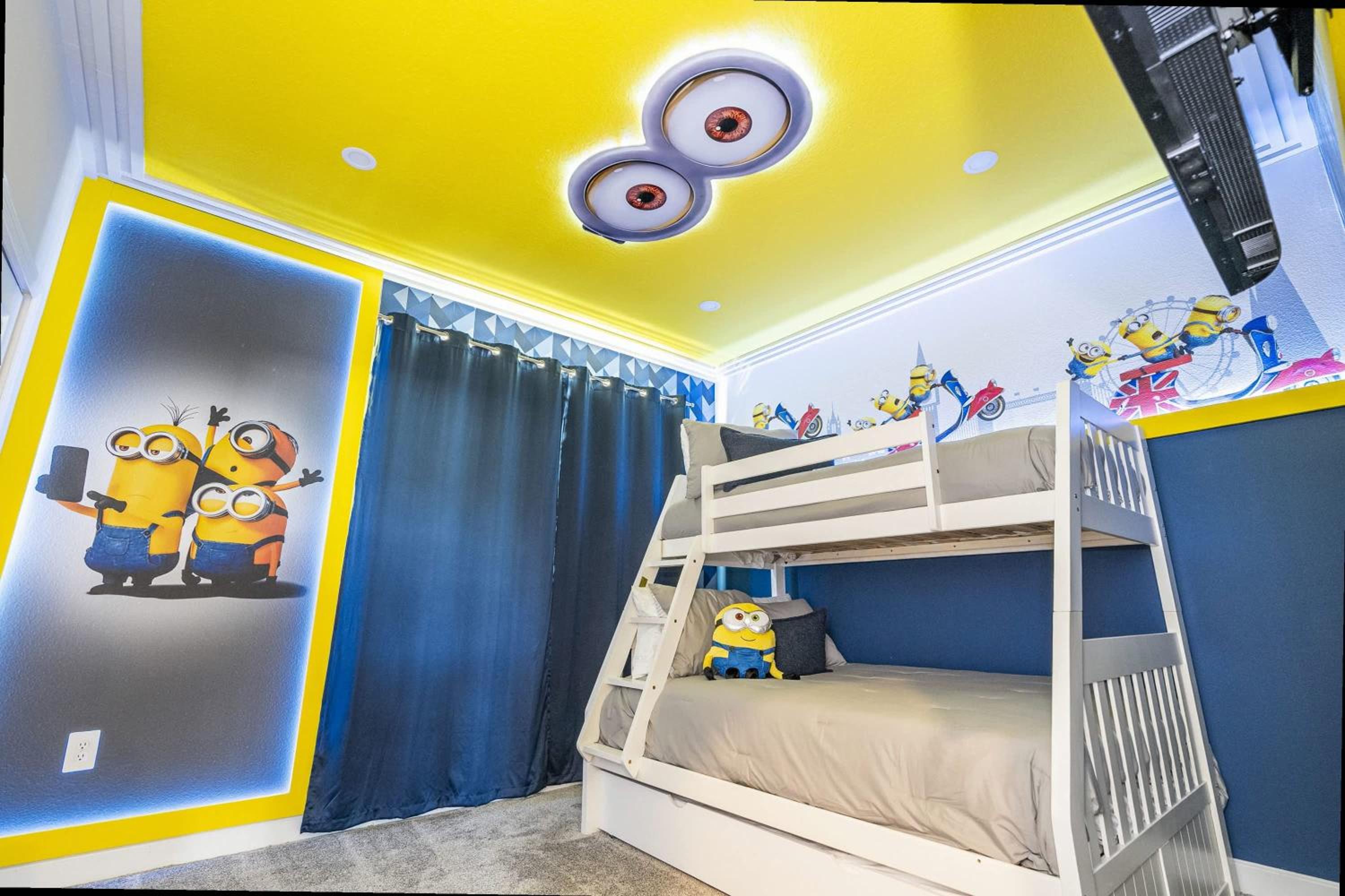 Themed 5Bd Family Villa w Pool & Spa Near Disney