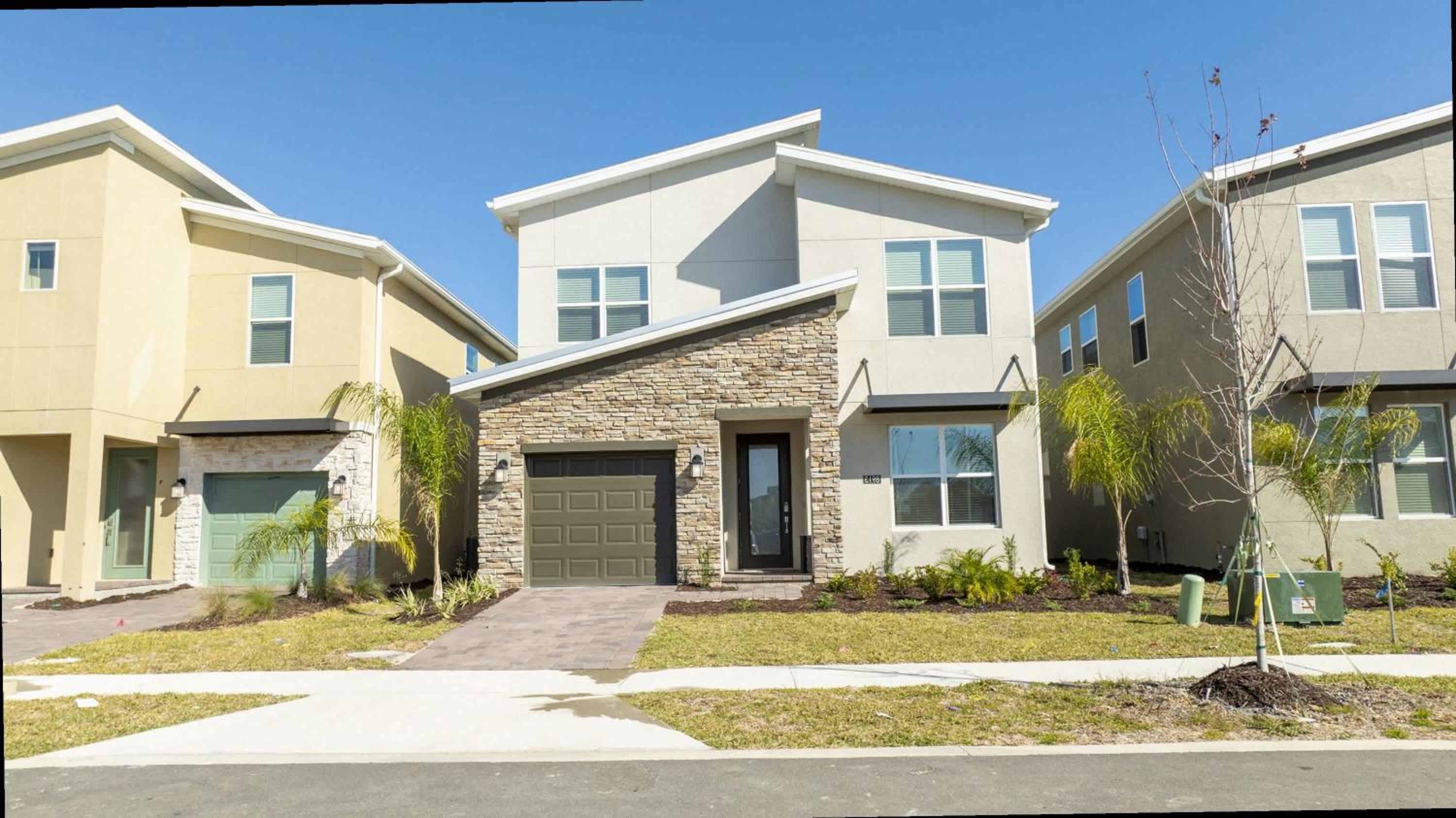 Themed 5Bd Family Villa w Pool & Spa Near Disney