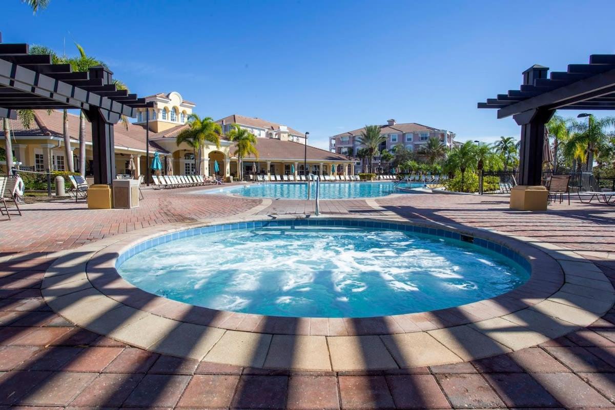Magnificent 2 Bedroom Apt Vista Cay Resort 107