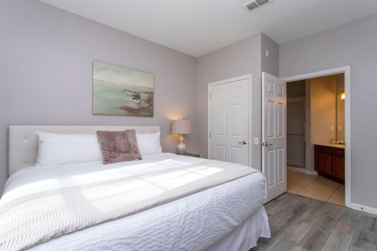 Magnificent 2 Bedroom Apt Vista Cay Resort 107