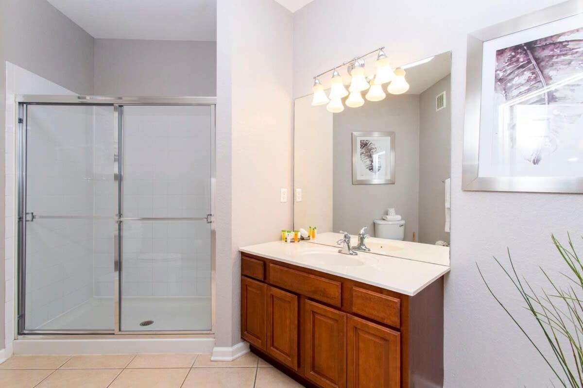 Magnificent 2 Bedroom Apt Vista Cay Resort 107