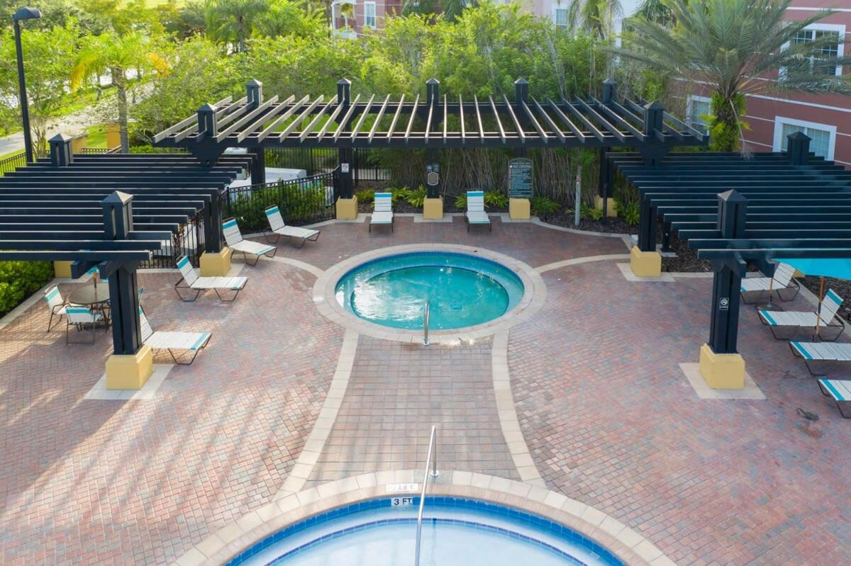 Magnificent 2 Bedroom Apt Vista Cay Resort 107