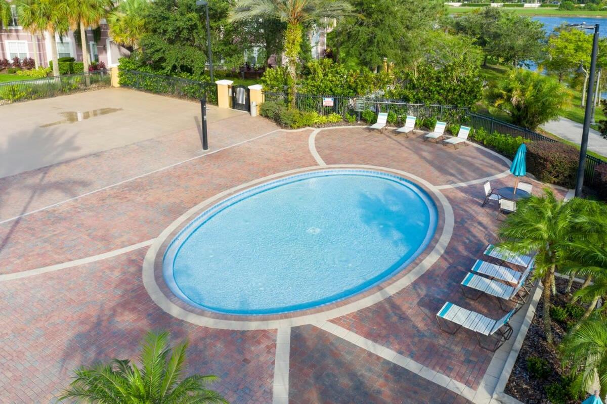 Magnificent 2 Bedroom Apt Vista Cay Resort 107