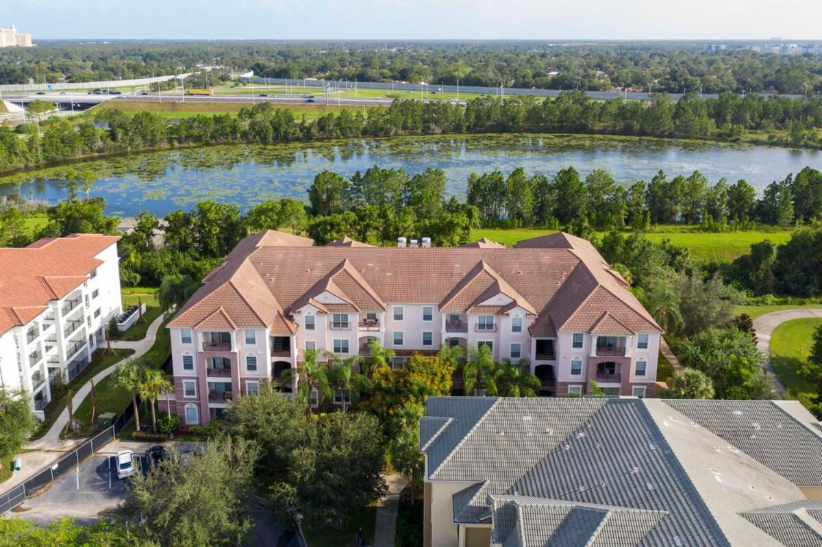 Magnificent 2 Bedroom Apt Vista Cay Resort 107