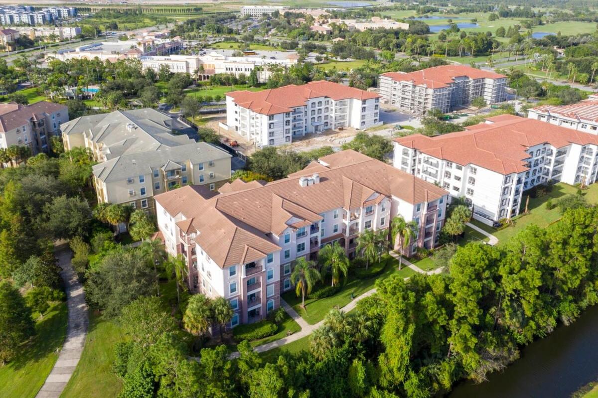 Magnificent 2 Bedroom Apt Vista Cay Resort 107