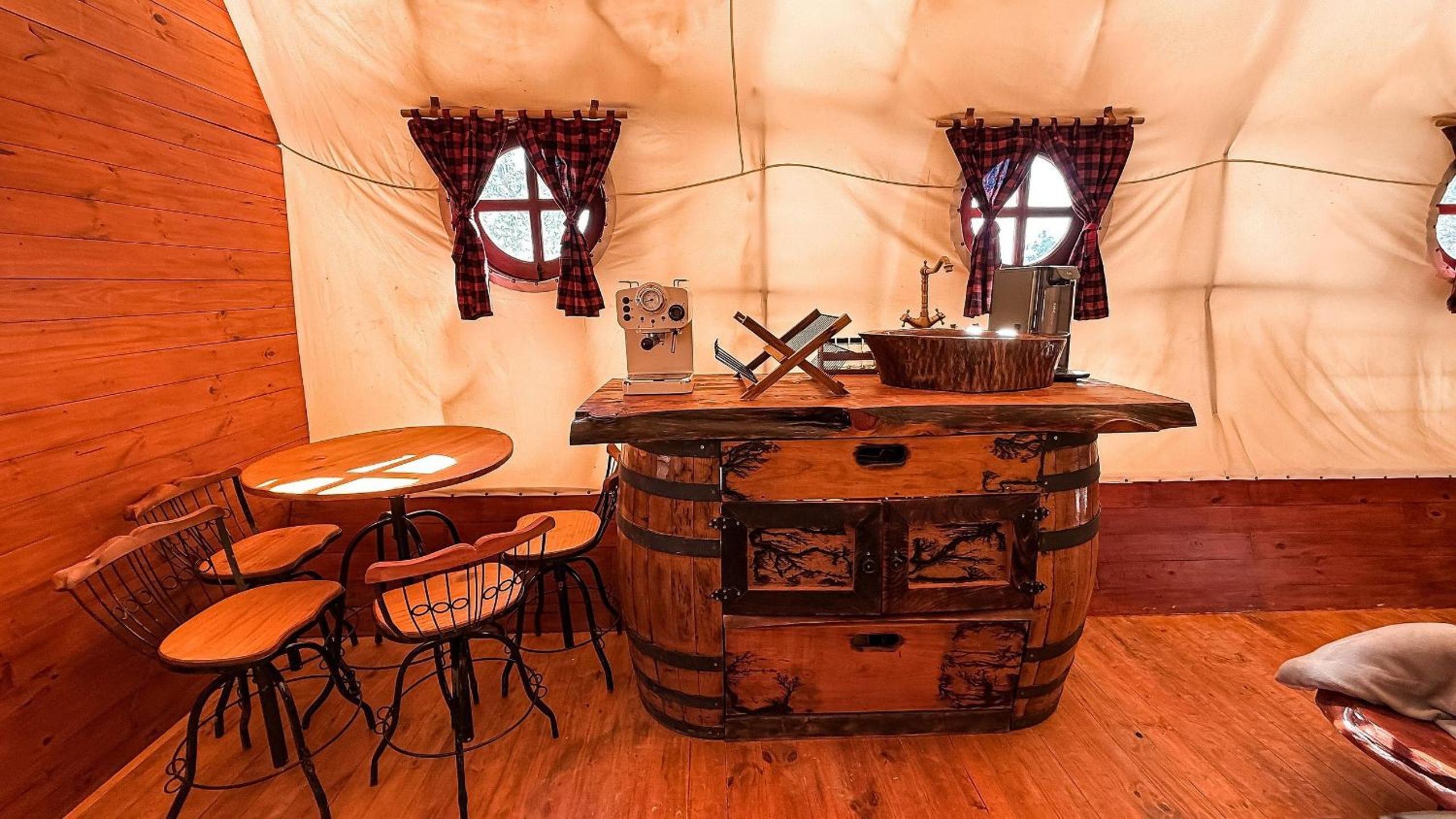 Wagon Cella: faroeste com Spa em Campos
