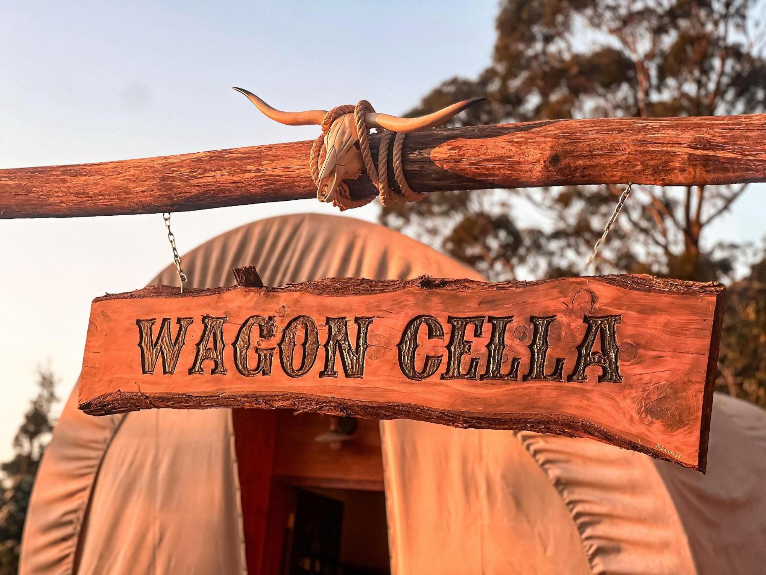 Wagon Cella: faroeste com Spa em Campos