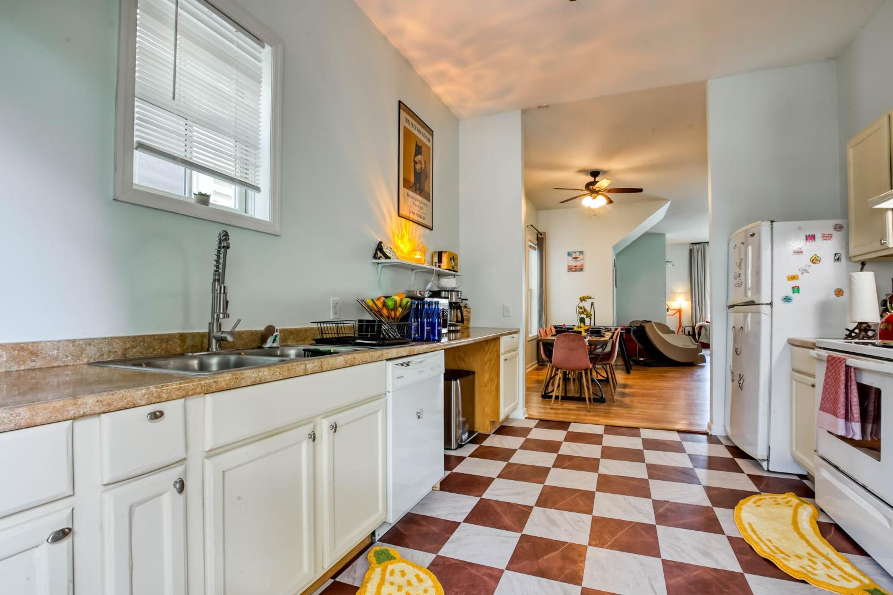 4 King Beds - Sleeps 14 - Projectors - Starland - Massage Chair - Games