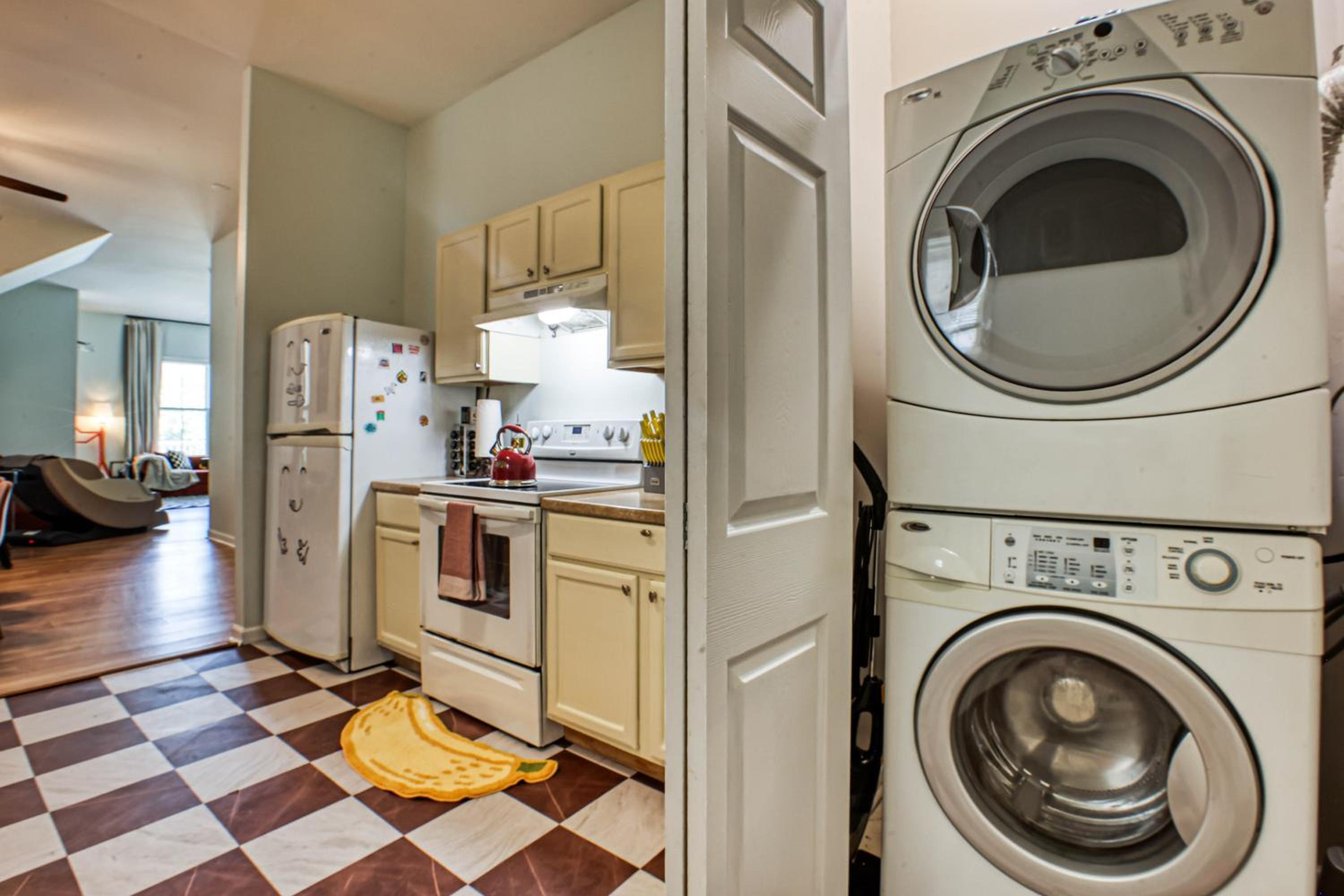 4 King Beds - Sleeps 14 - Projectors - Starland - Massage Chair - Games
