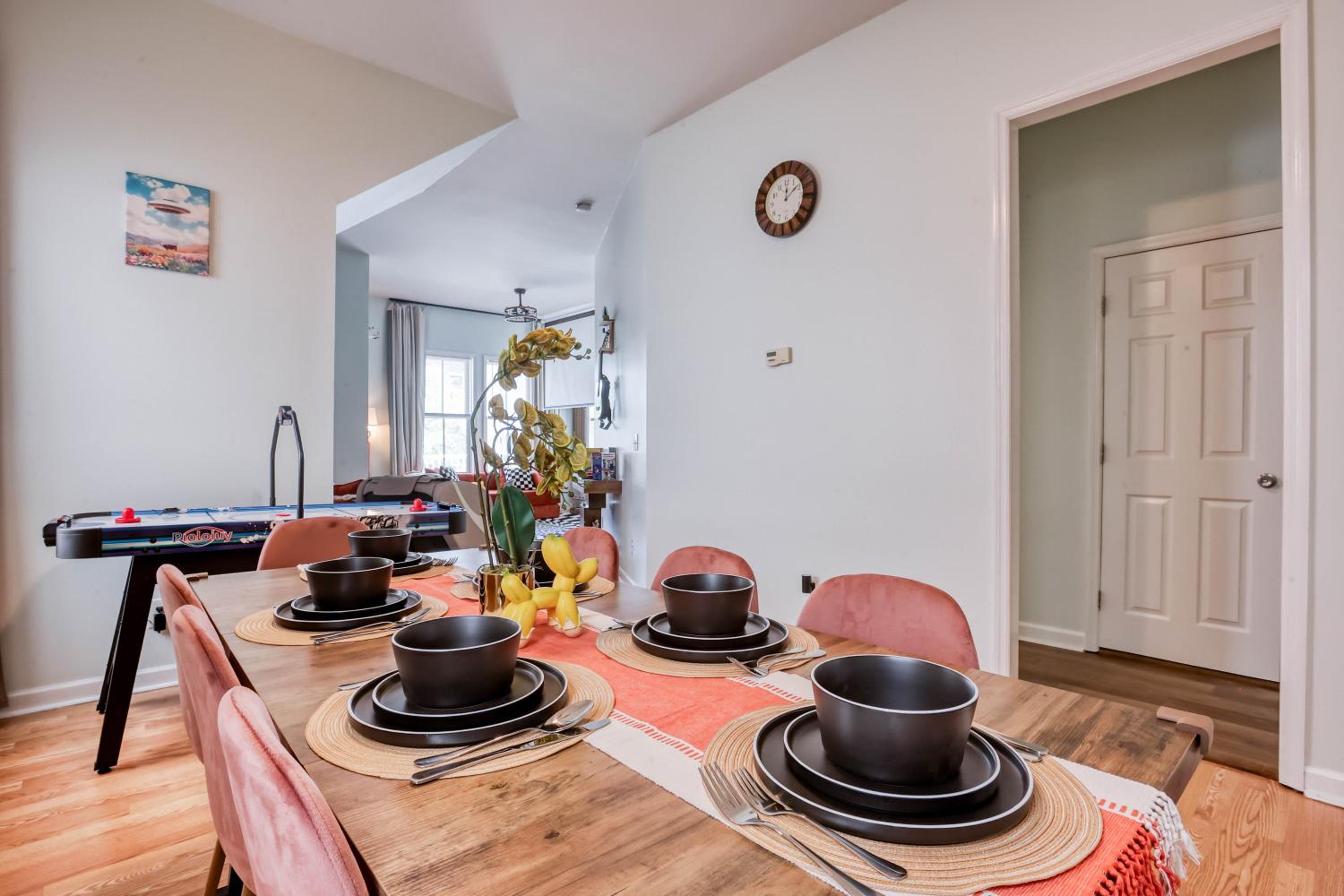 4 King Beds - Sleeps 14 - Projectors - Starland - Massage Chair - Games