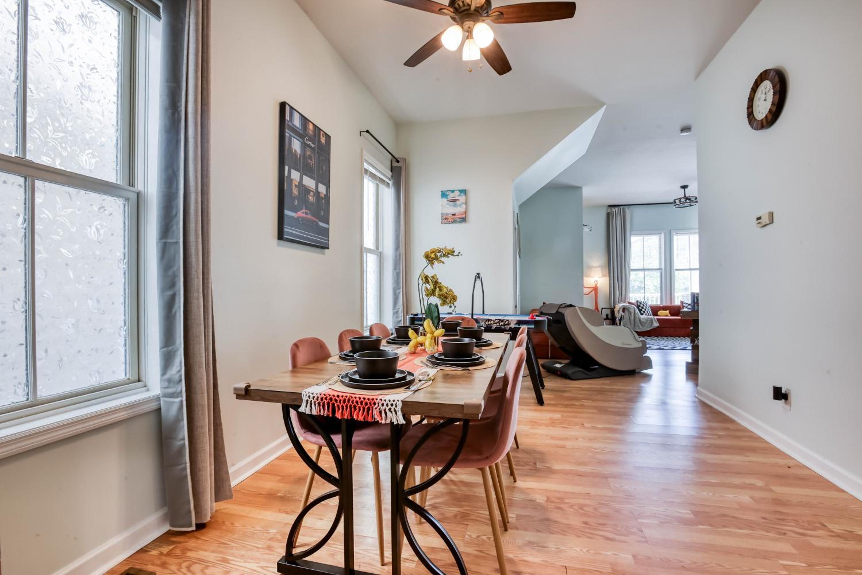 4 King Beds - Sleeps 14 - Projectors - Starland - Massage Chair - Games