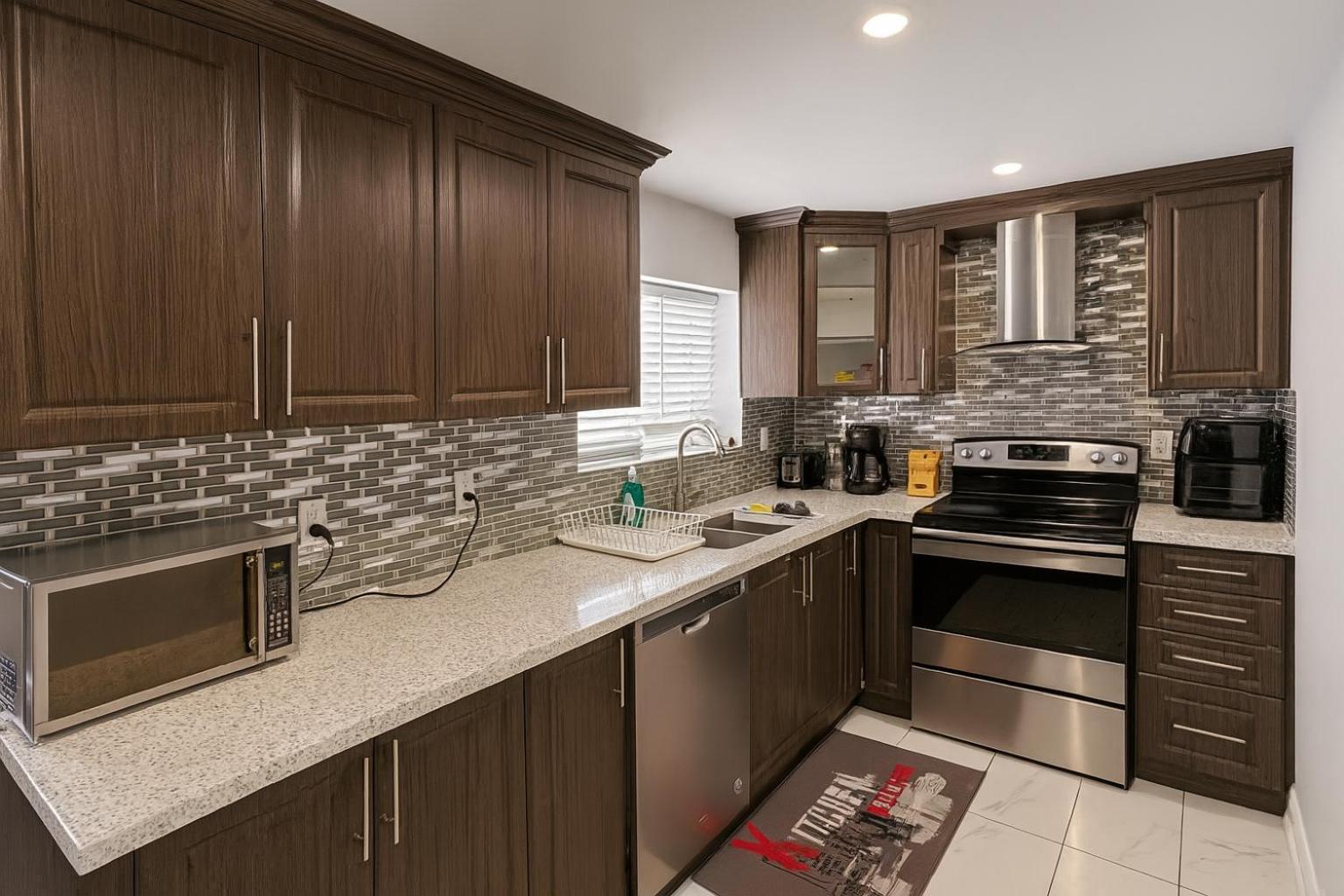Cozy 3BR Caledon Basement Suite with Private Access, Full Kitchen, WiFi, Laundry, Backyard Basketball Court & Creek Trail, 5 Mins to Brampton! Great for Fa