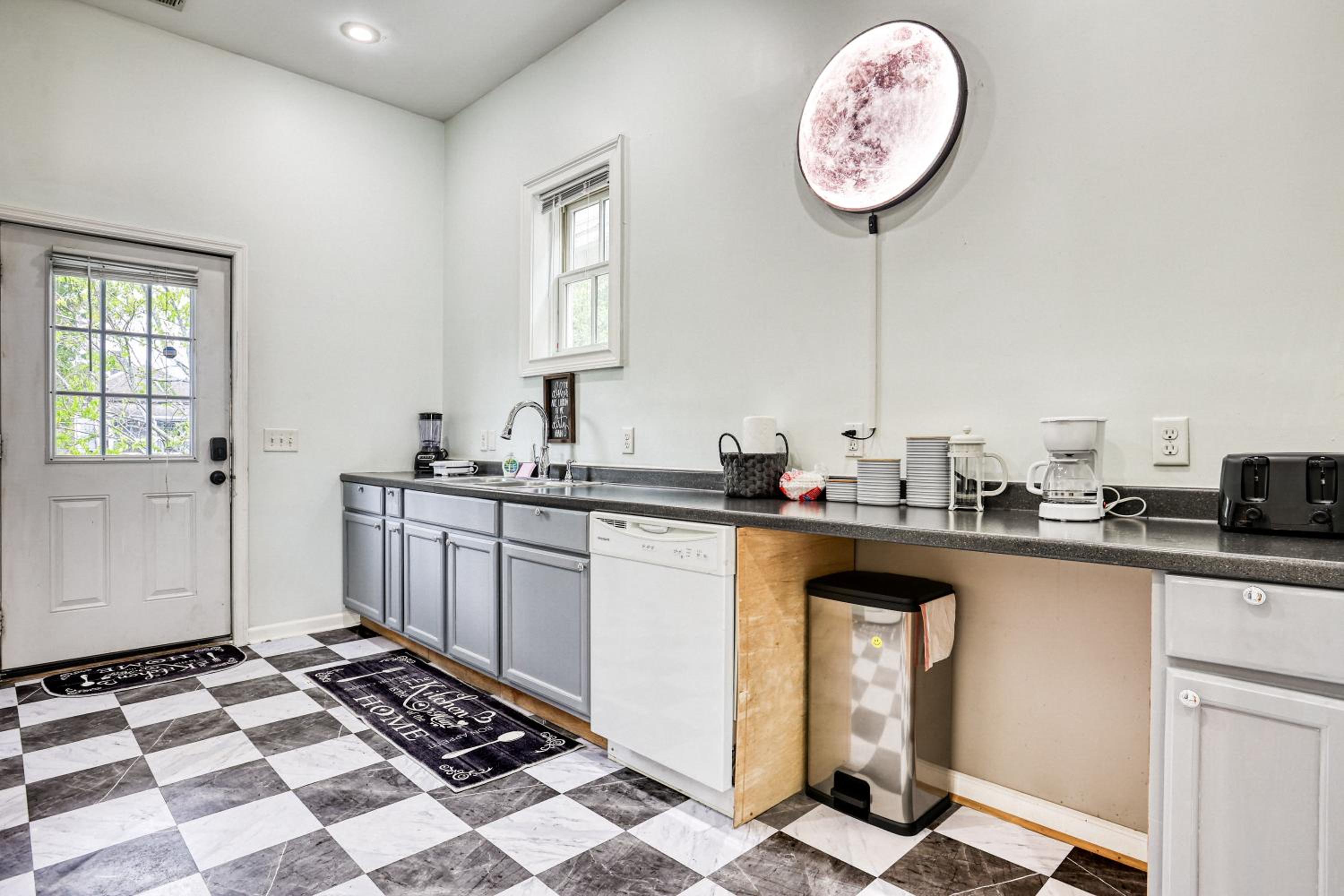 4 King Beds - Sleeps 14 - Projectors - Starland - Massage Chair - Games