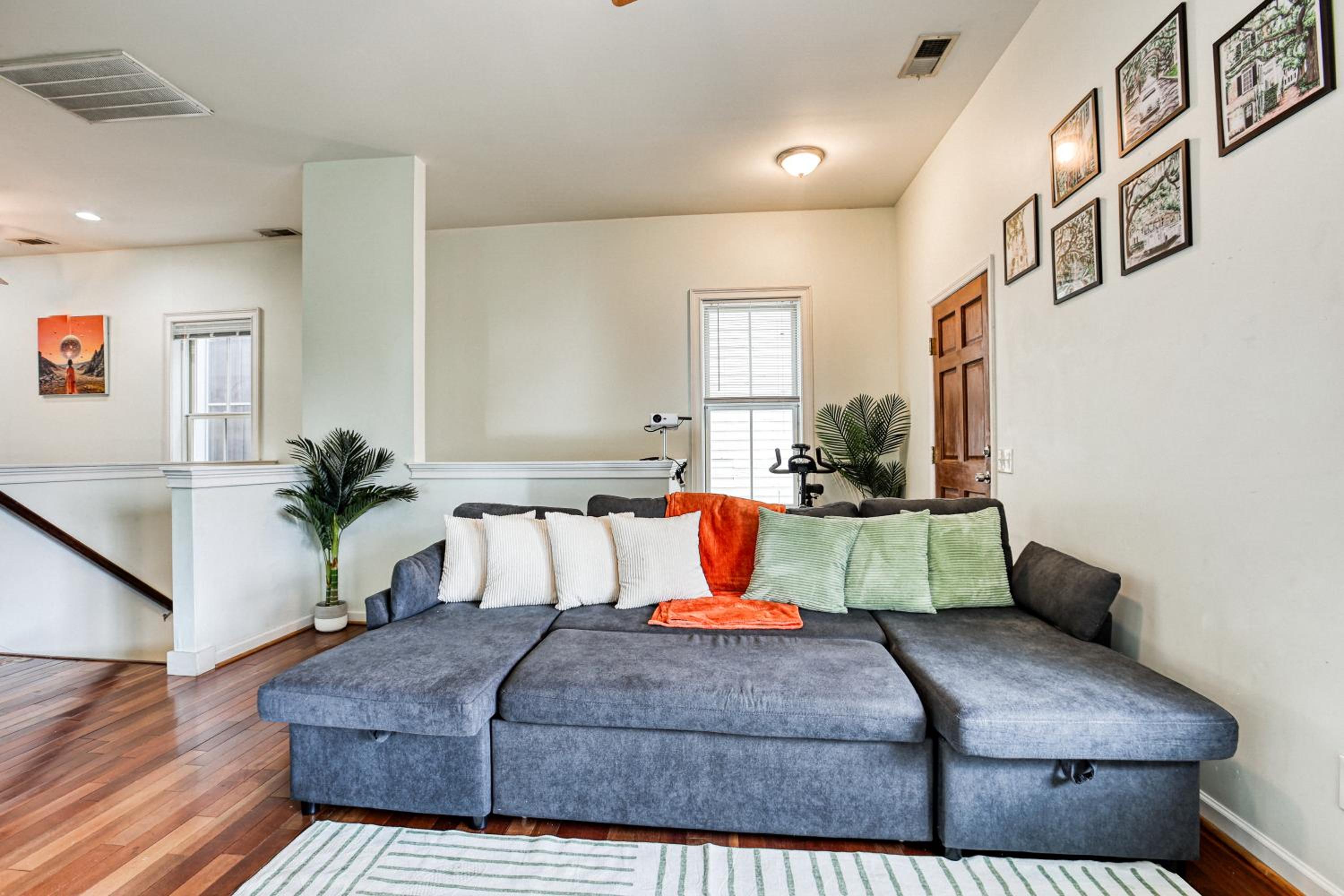 4 King Beds - Sleeps 14 - Projectors - Starland - Massage Chair - Games