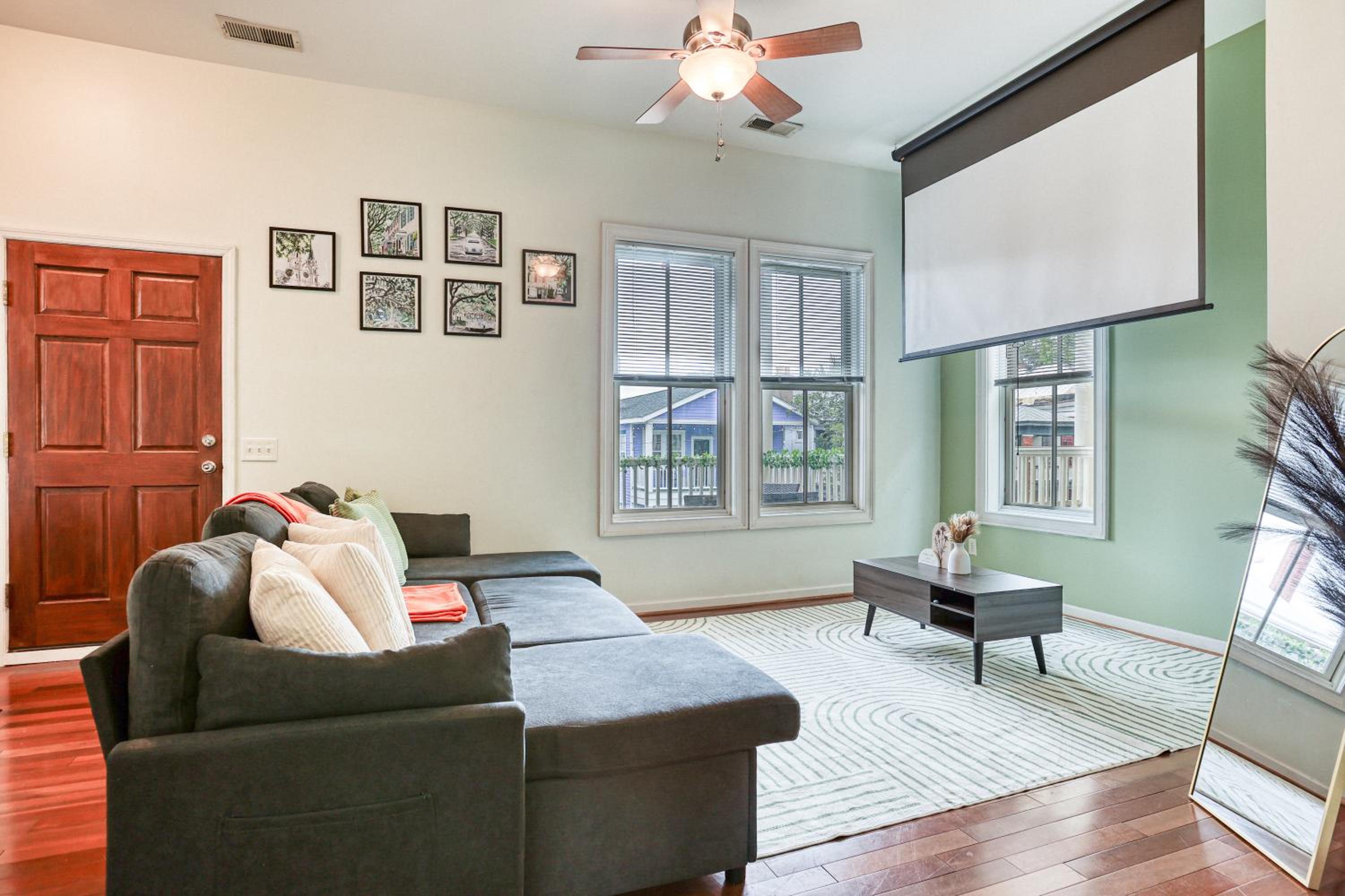 4 King Beds - Sleeps 14 - Projectors - Starland - Massage Chair - Games