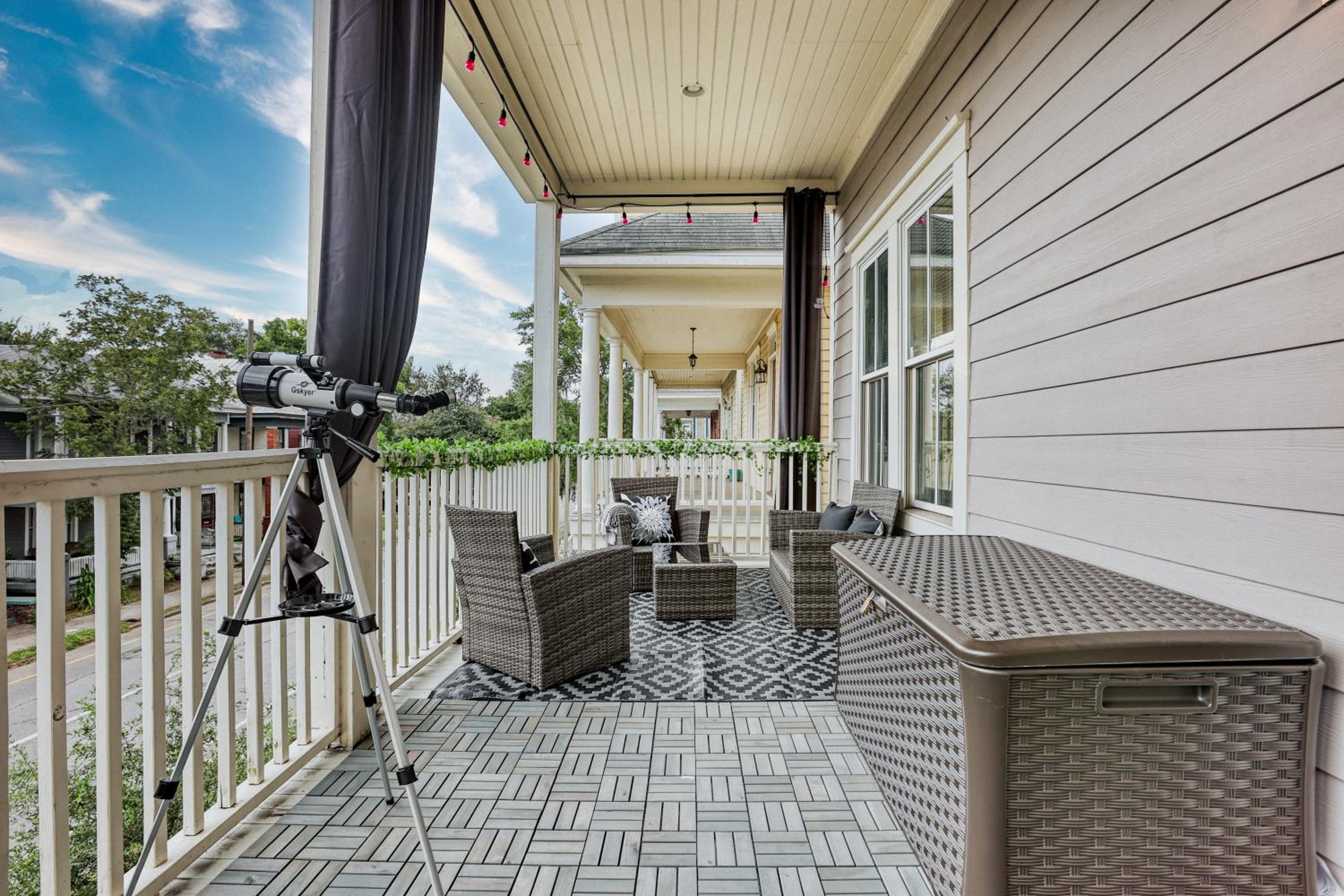 4 King Beds - Sleeps 14 - Projectors - Starland - Massage Chair - Games