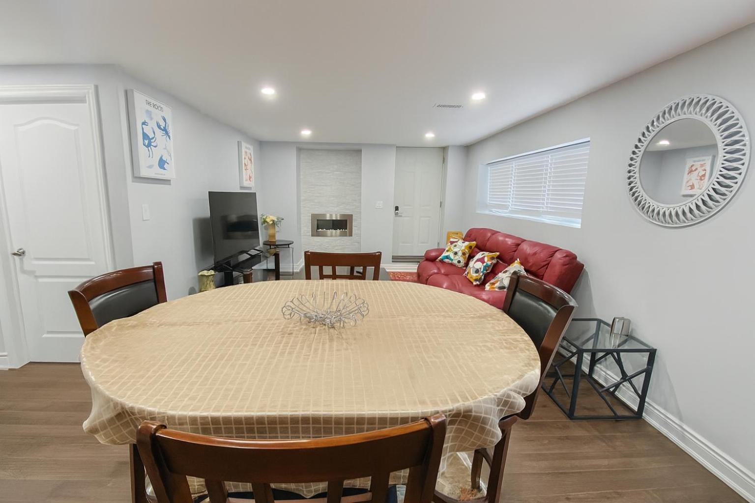 Cozy 3BR Caledon Basement Suite with Private Access, Full Kitchen, WiFi, Laundry, Backyard Basketball Court & Creek Trail, 5 Mins to Brampton! Great for Fa