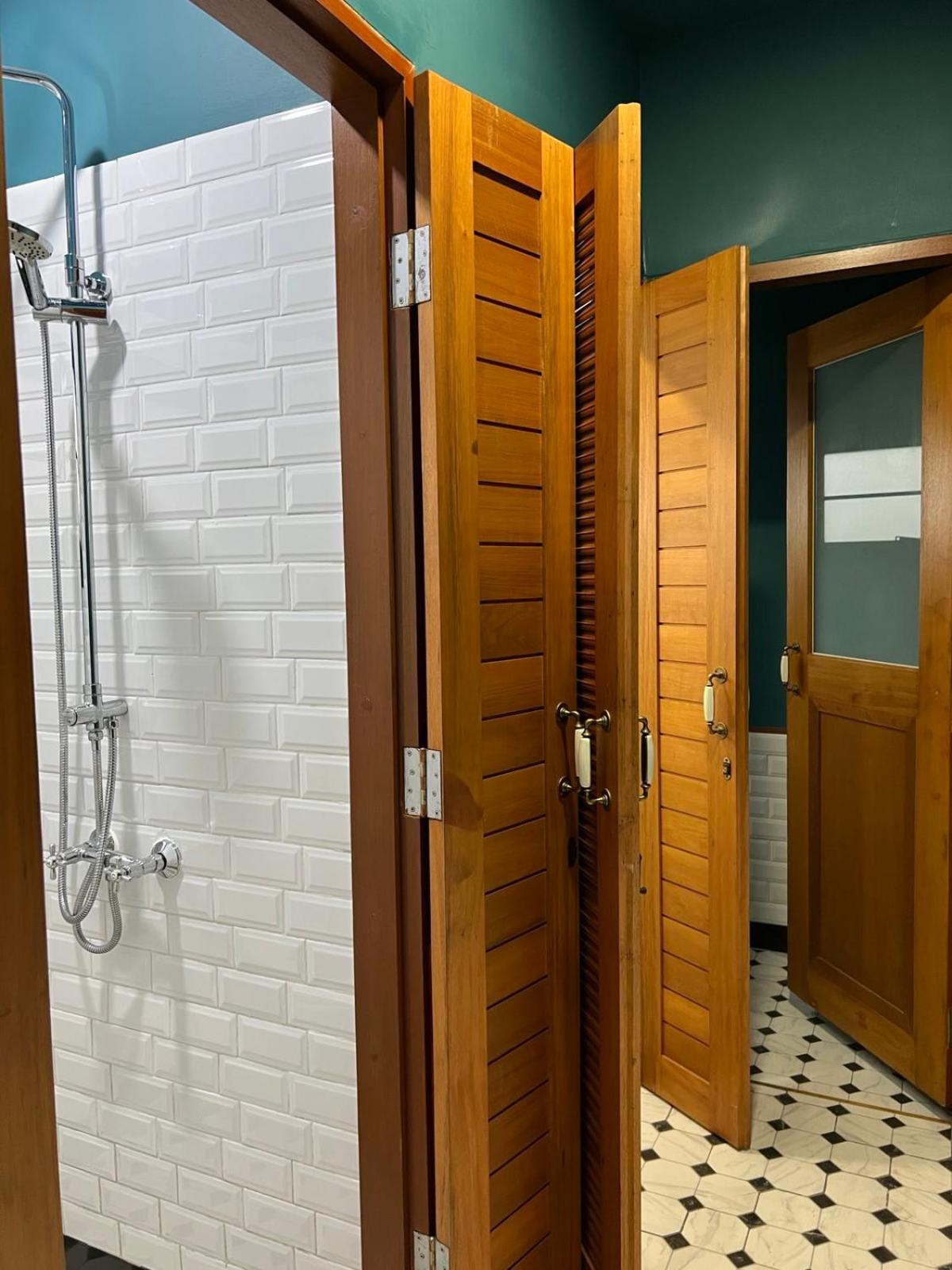Poshtel 56