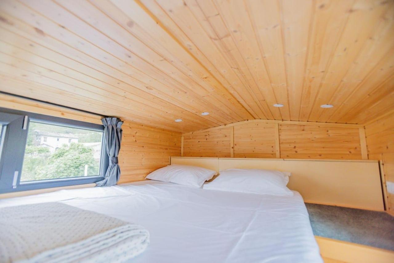 La Casa Errante X by Tiny Away