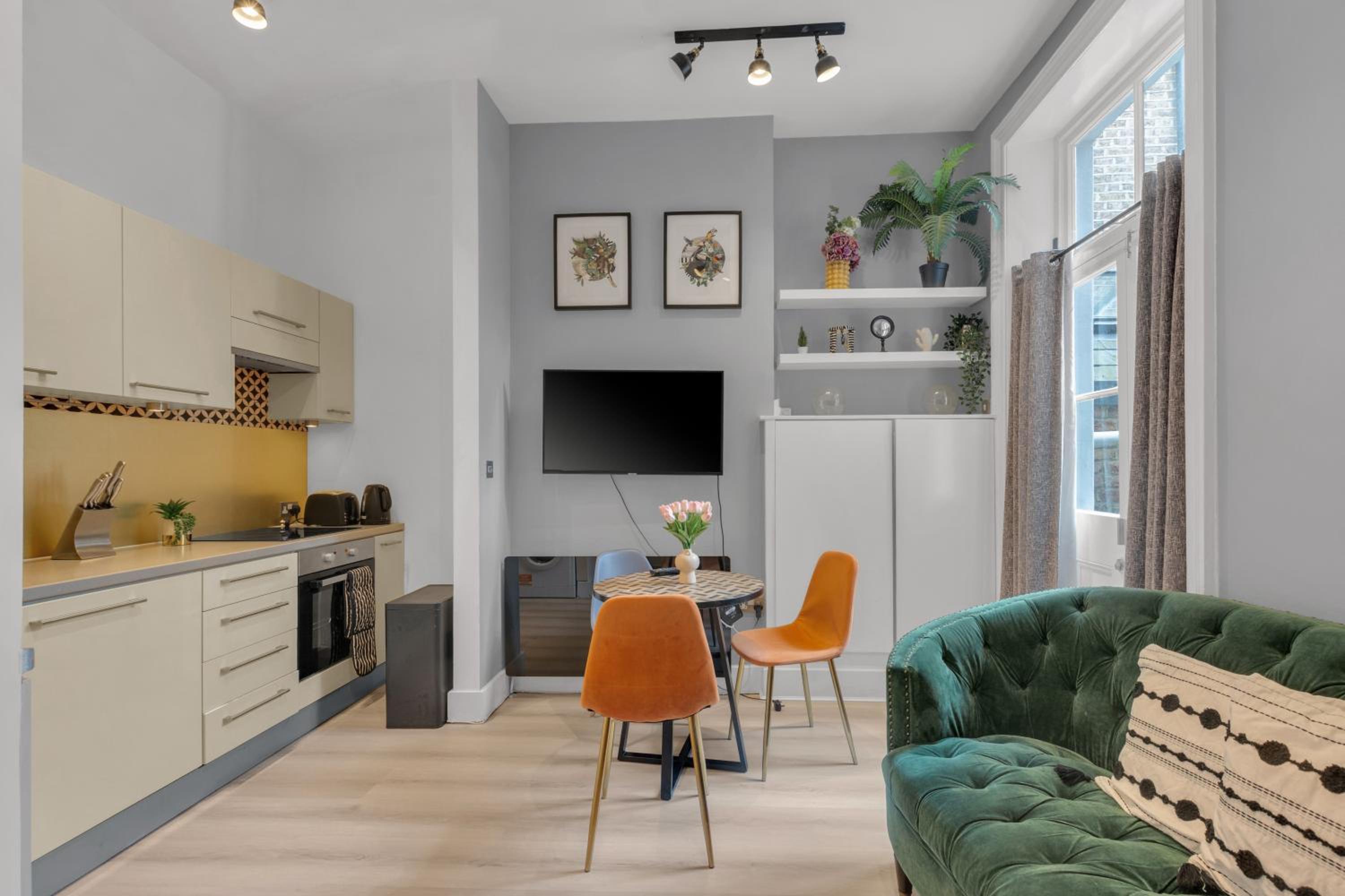 Stylish Lena Apartments Hammersmith by MySquare