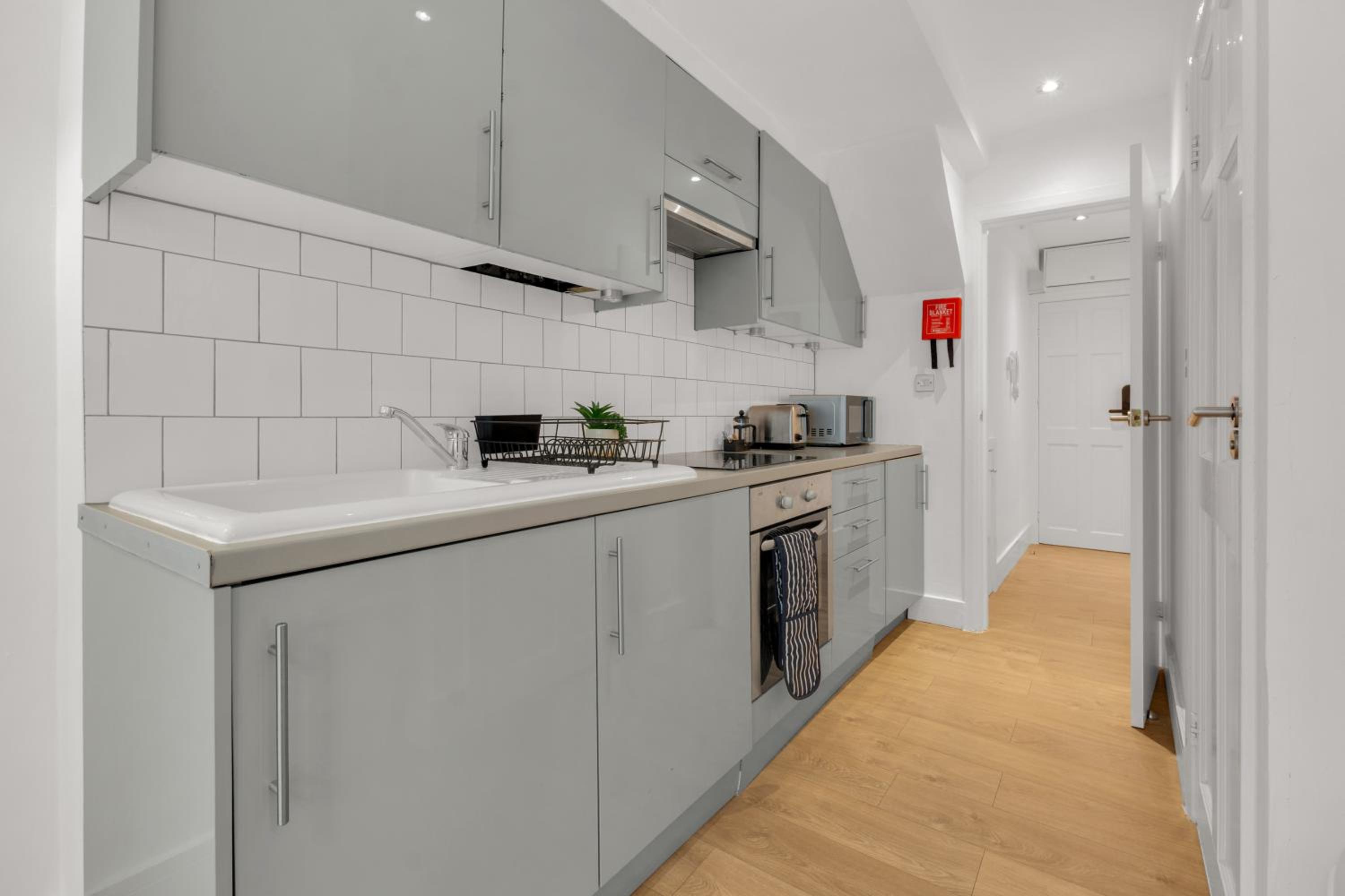 Stylish Lena Apartments Hammersmith by MySquare