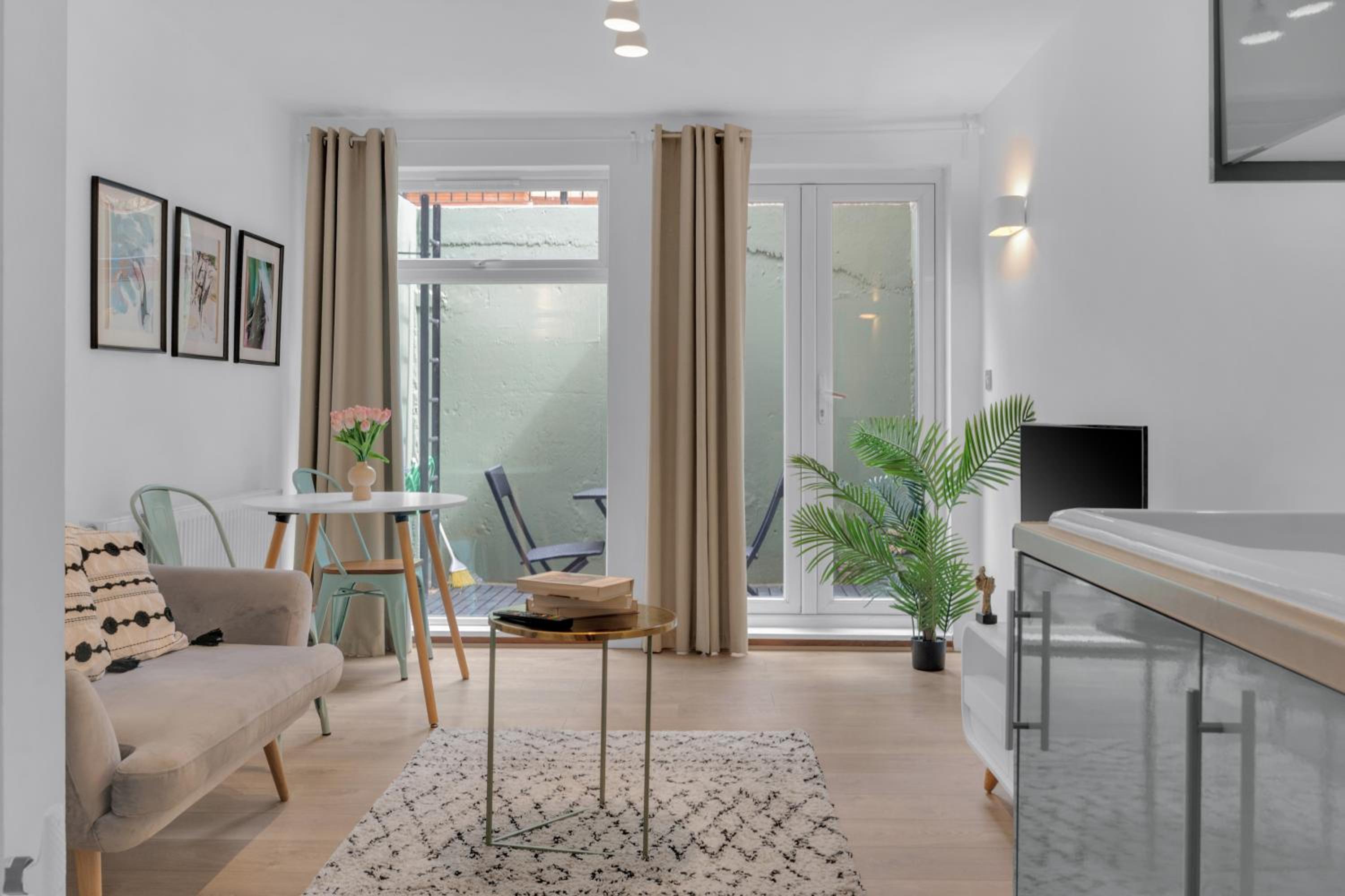 Stylish Lena Apartments Hammersmith by MySquare