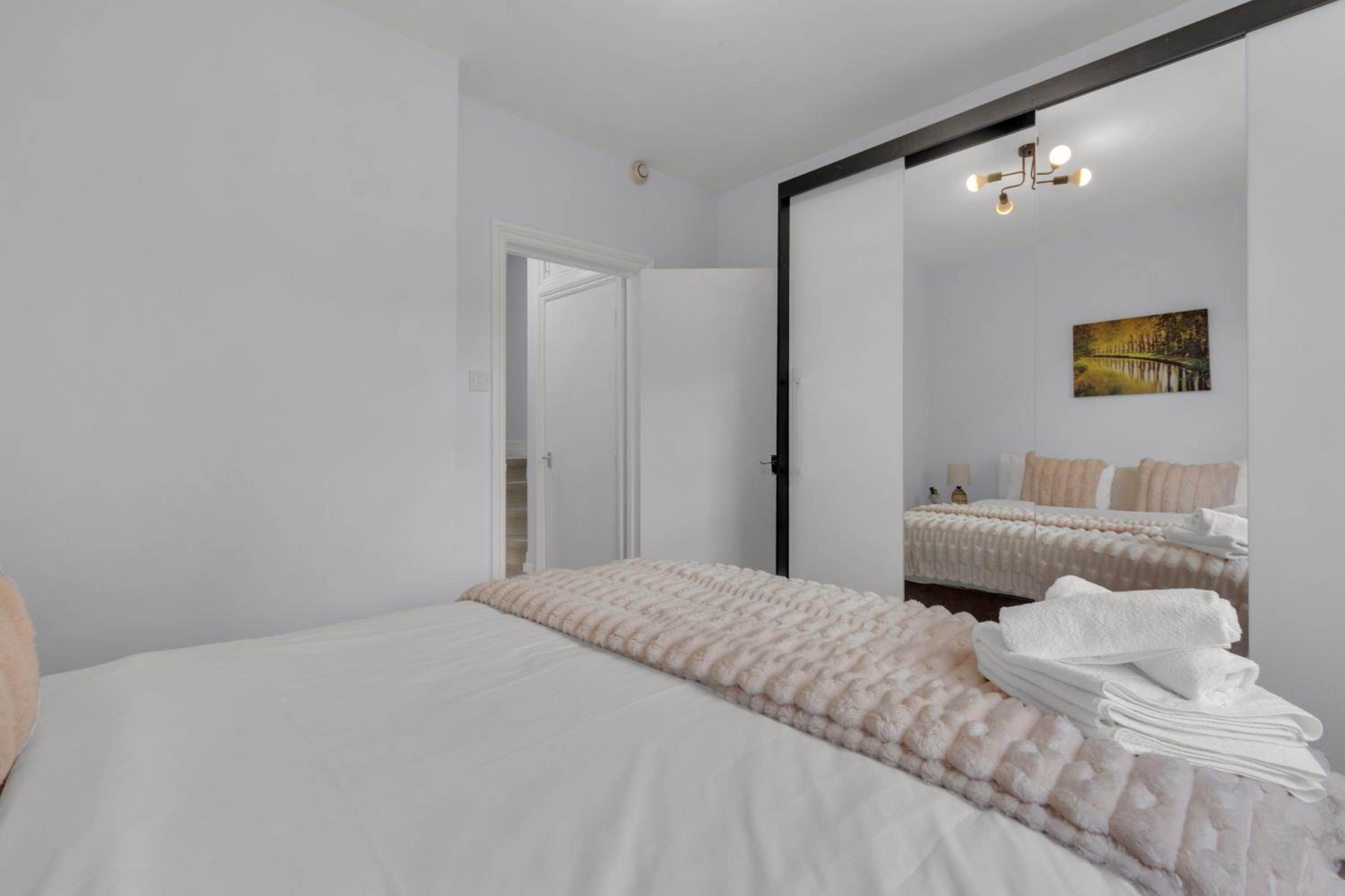 Stylish Lena Apartments Hammersmith by MySquare