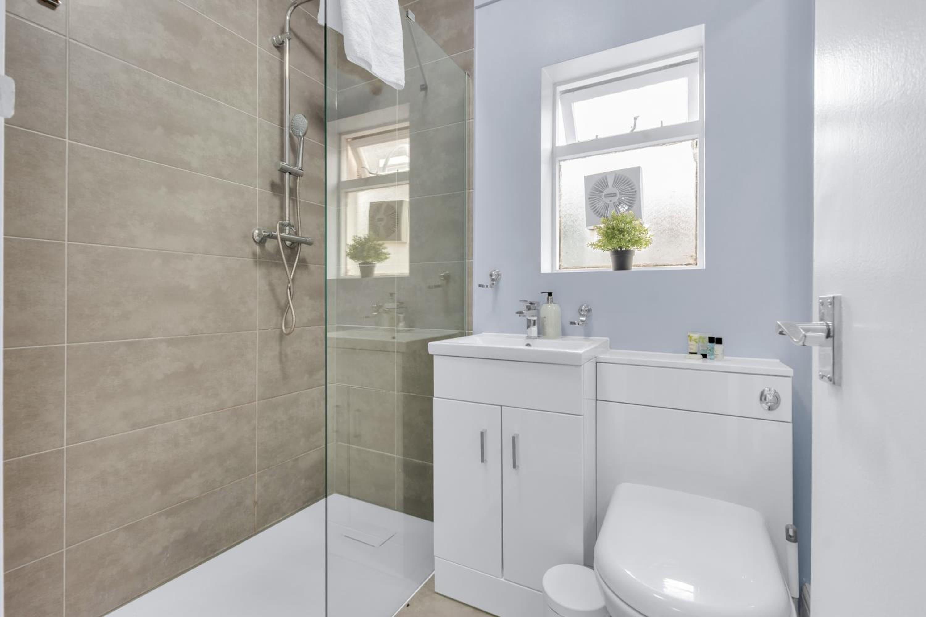 Stylish Lena Apartments Hammersmith by MySquare