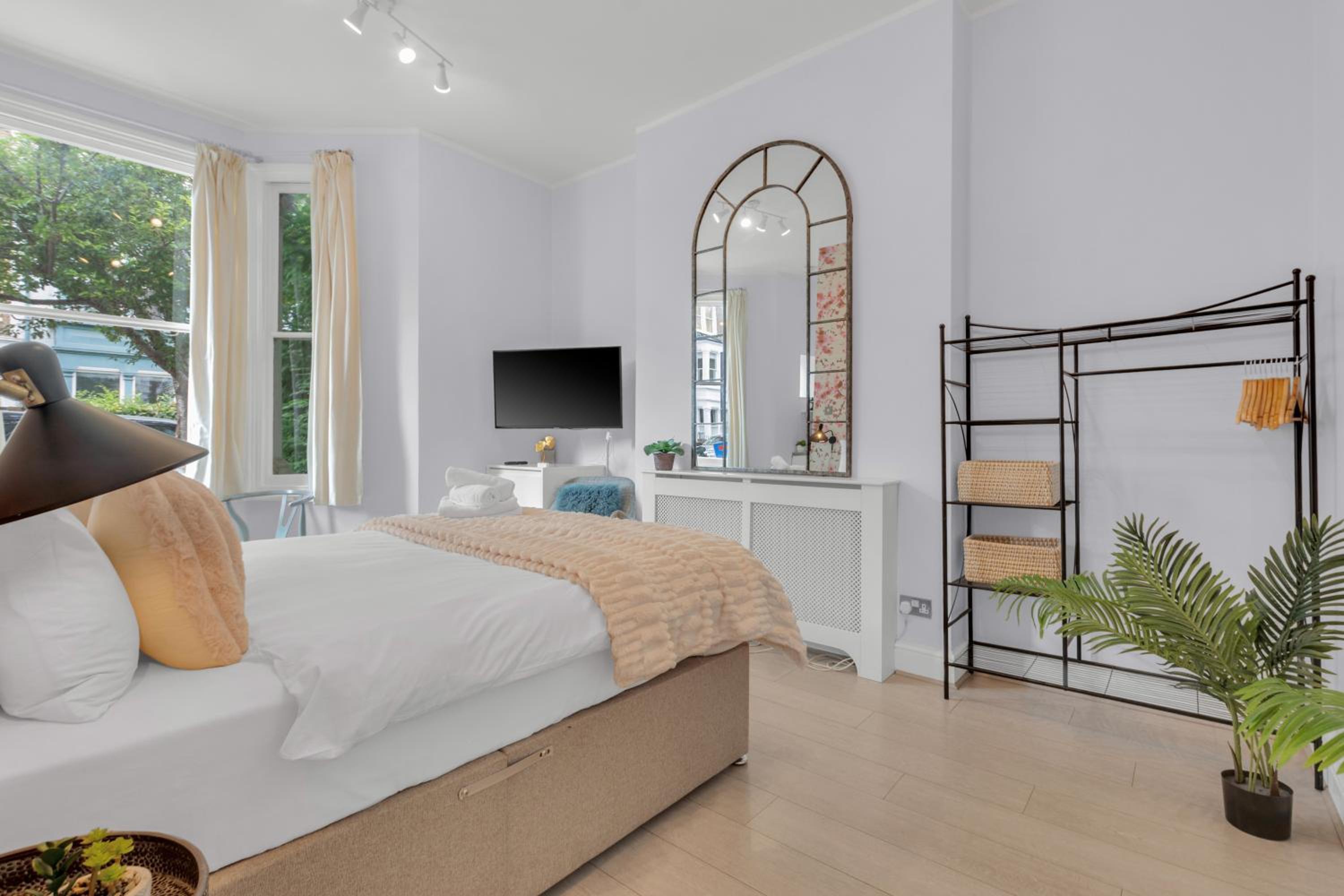 Stylish Lena Apartments Hammersmith by MySquare