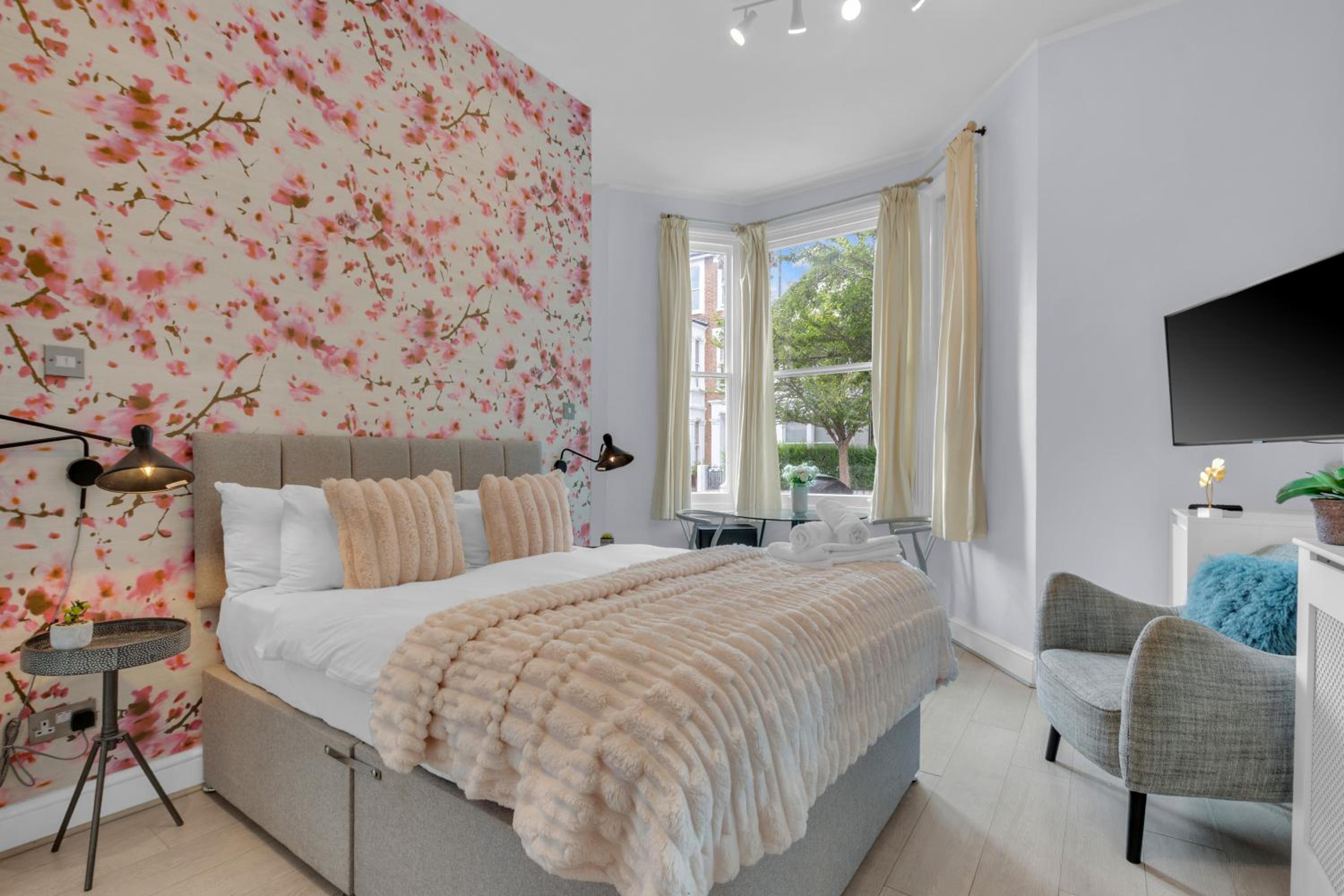 Stylish Lena Apartments Hammersmith by MySquare