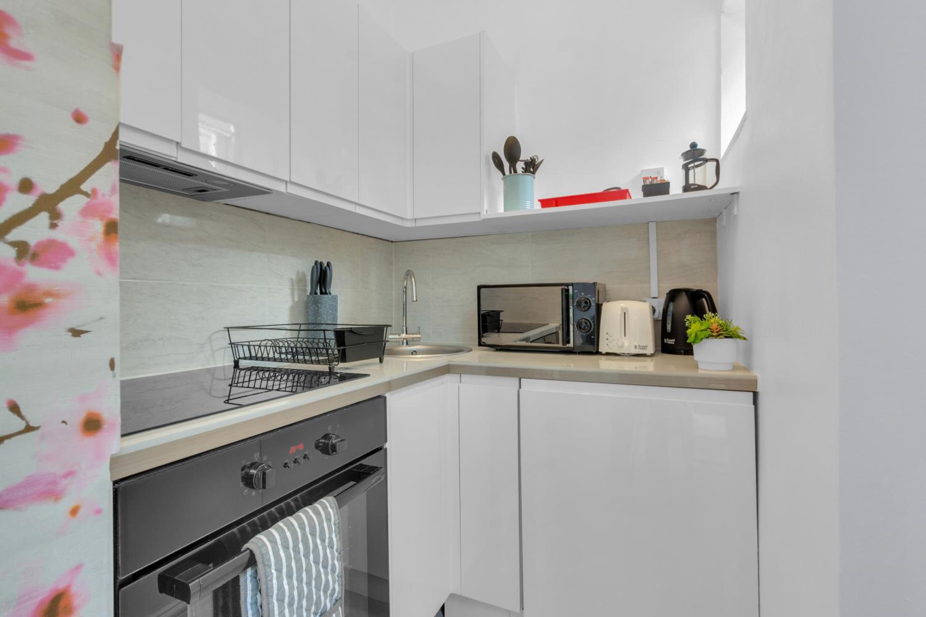 Stylish Lena Apartments Hammersmith by MySquare