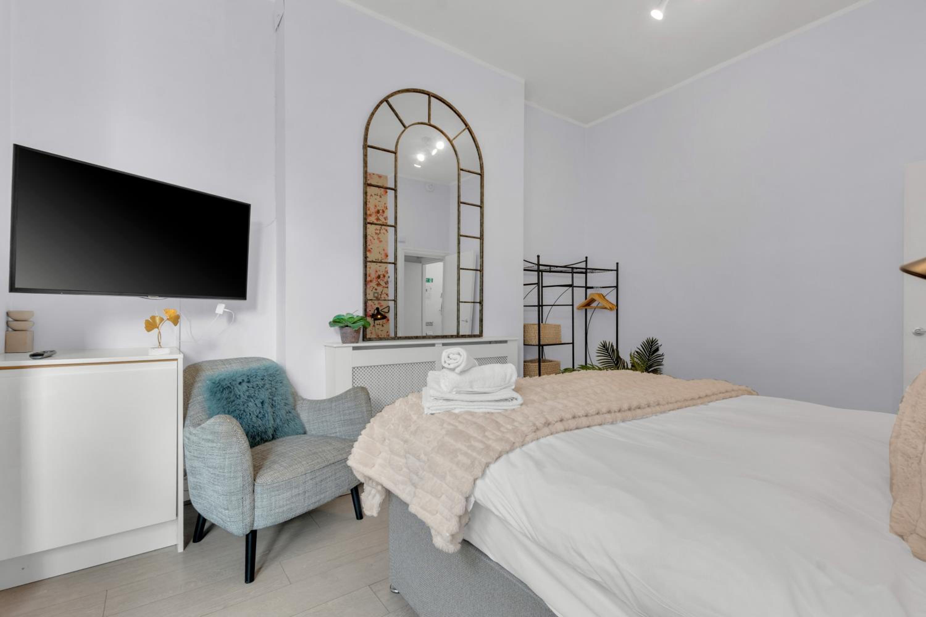 Stylish Lena Apartments Hammersmith by MySquare