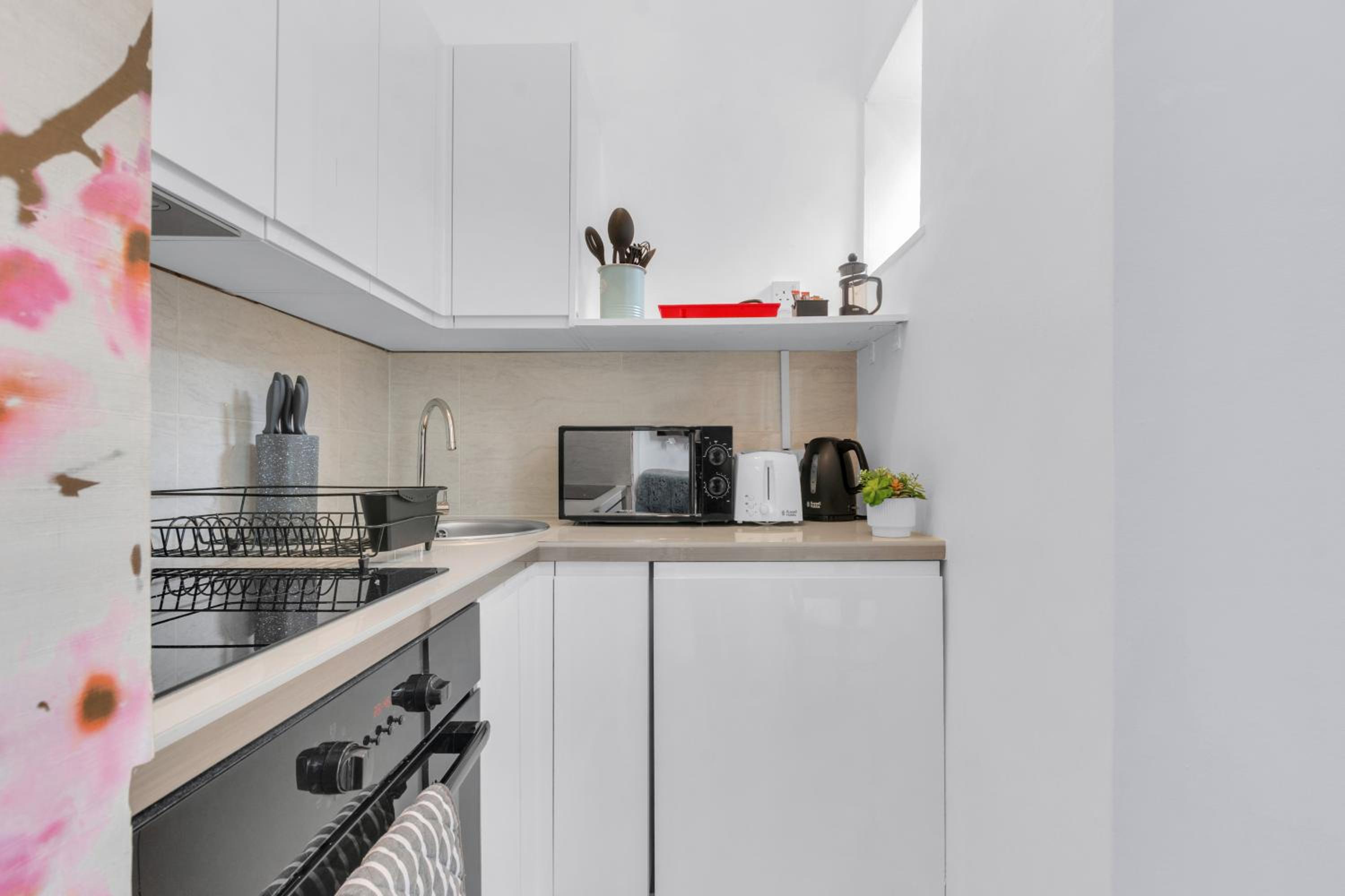 Stylish Lena Apartments Hammersmith by MySquare