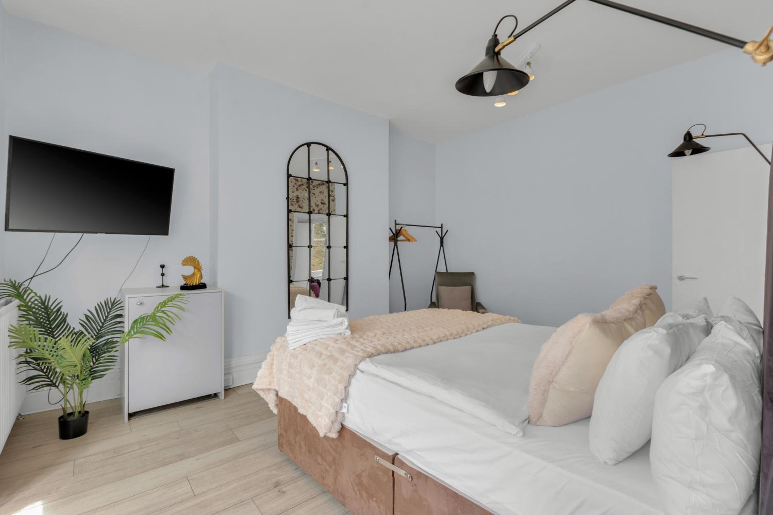 Stylish Lena Apartments Hammersmith by MySquare