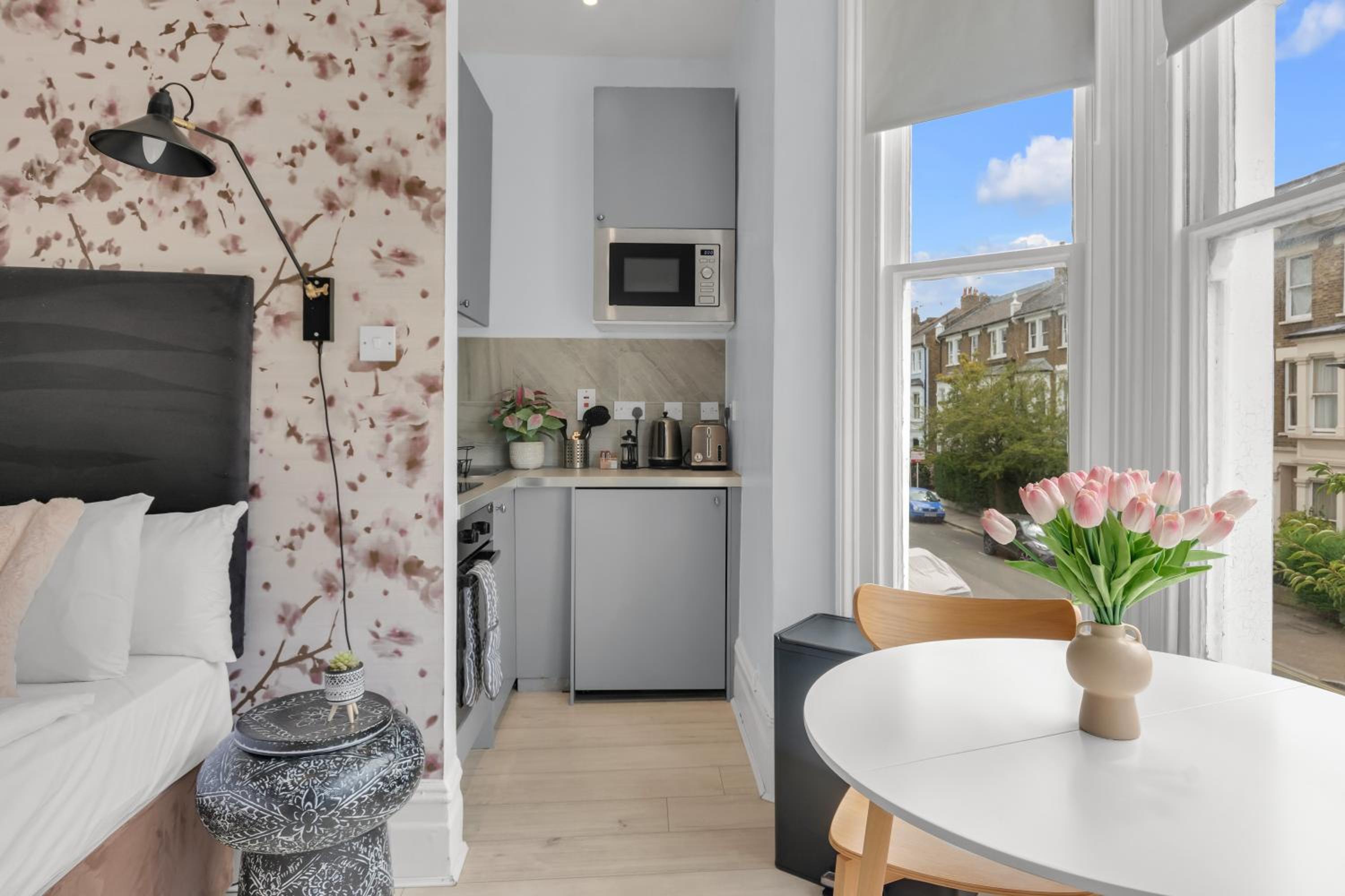 Stylish Lena Apartments Hammersmith by MySquare
