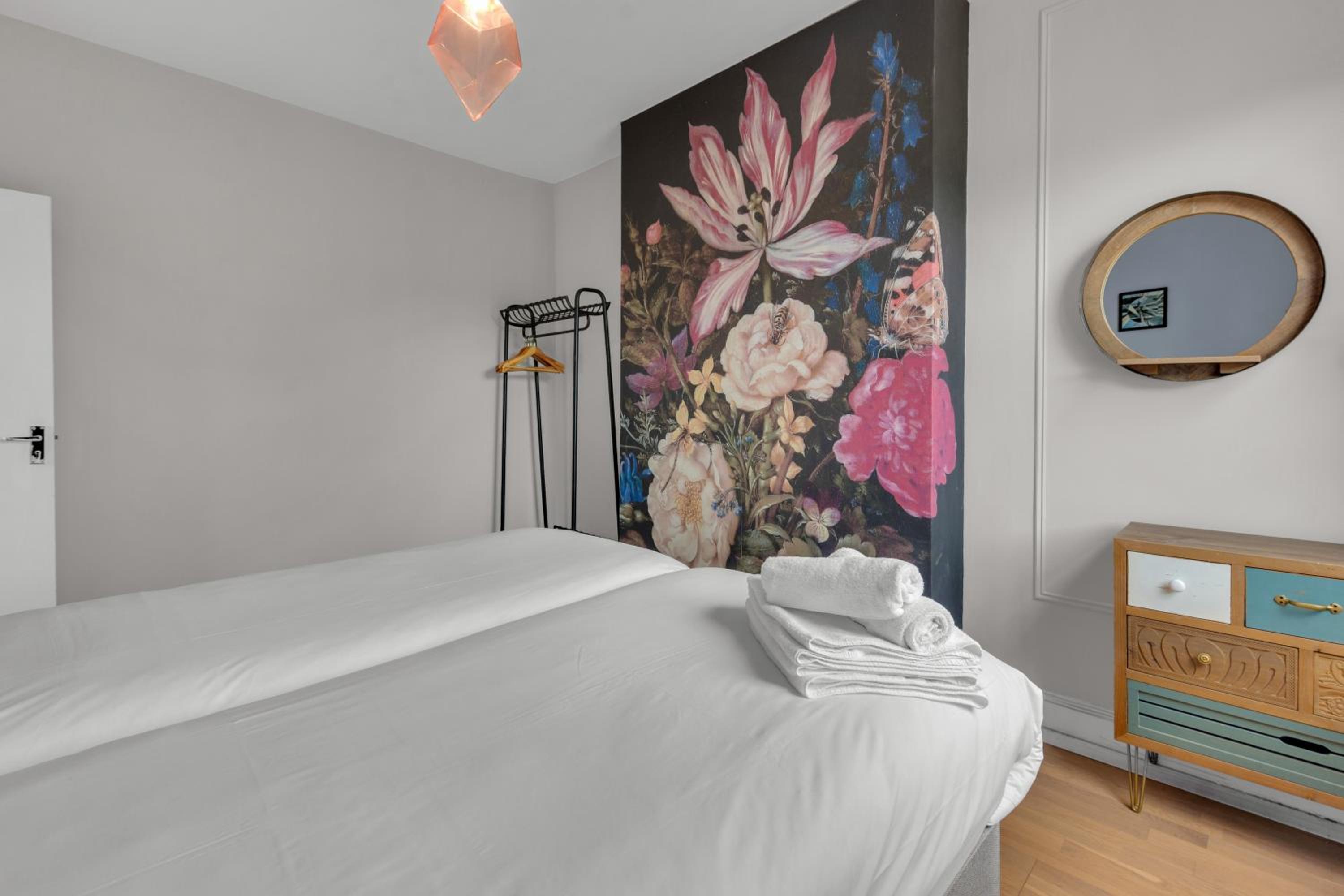 Stylish Lena Apartments Hammersmith by MySquare