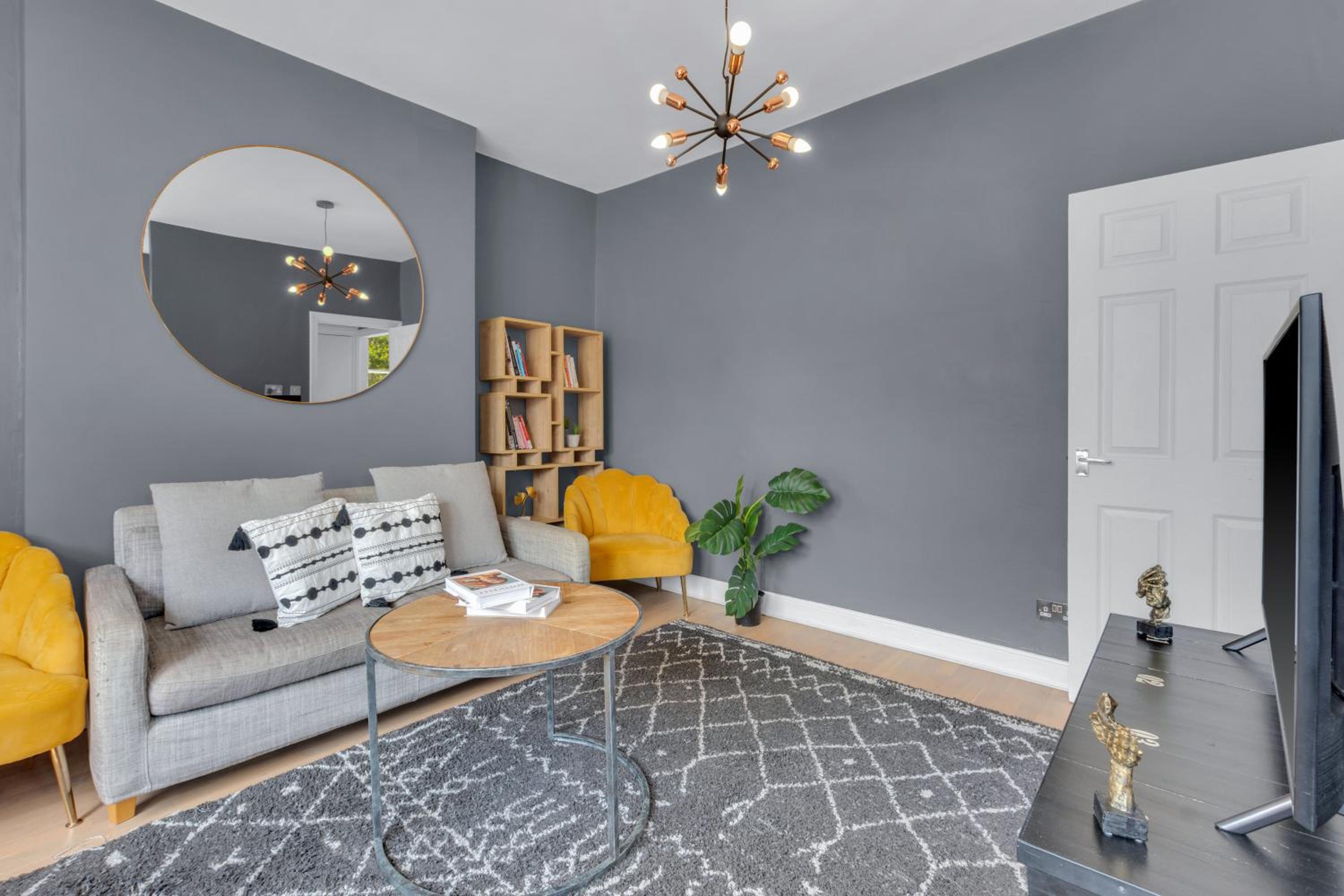 Stylish Lena Apartments Hammersmith by MySquare