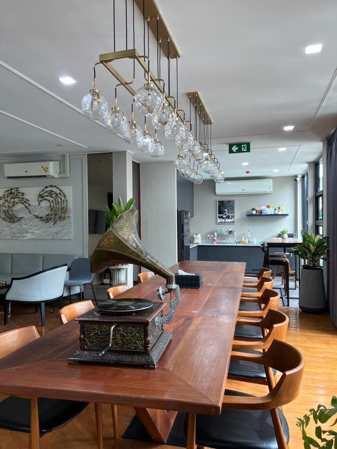 Poshtel 56