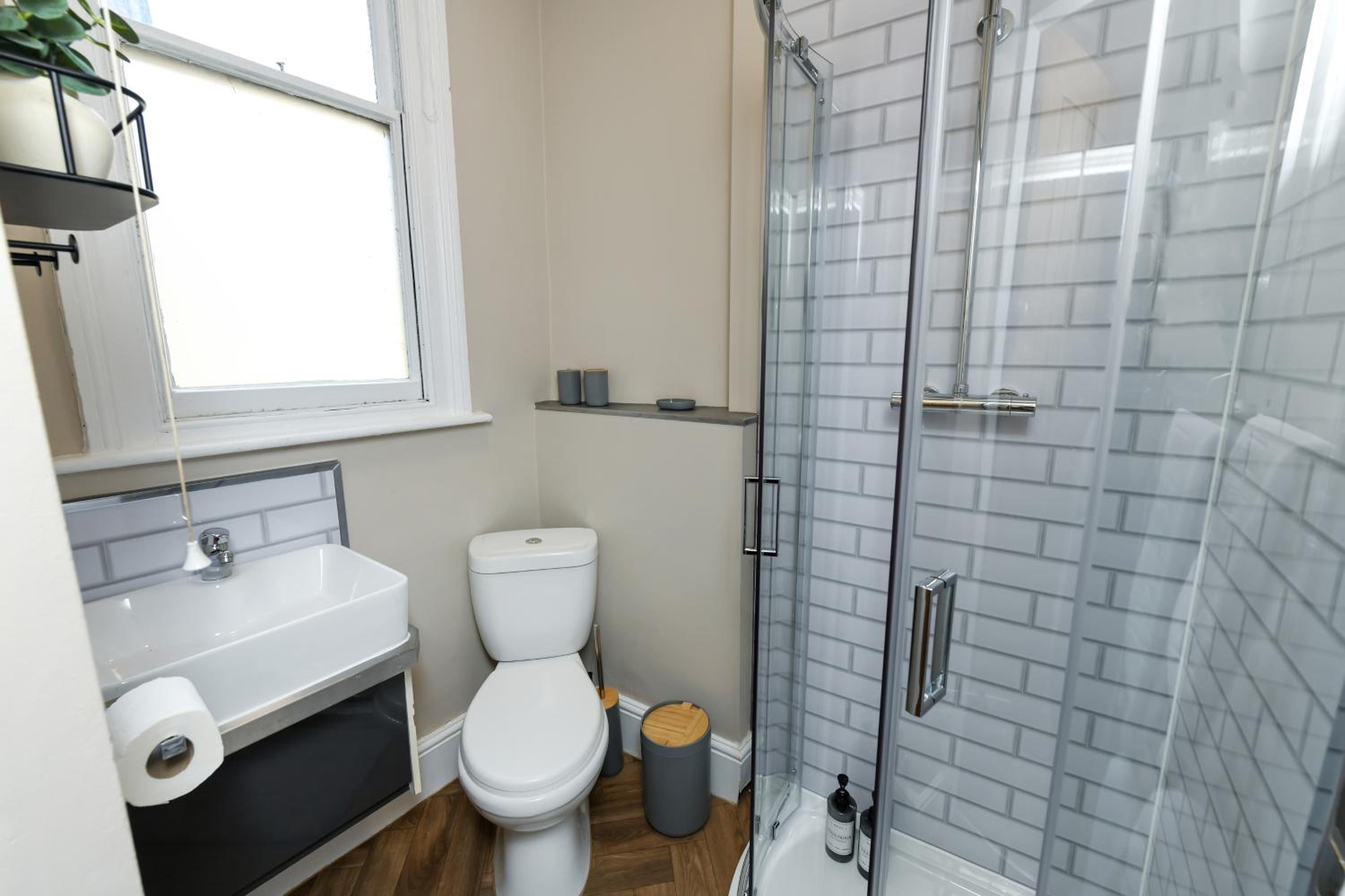1 Bed Apt Next to Market Square & Transport Links