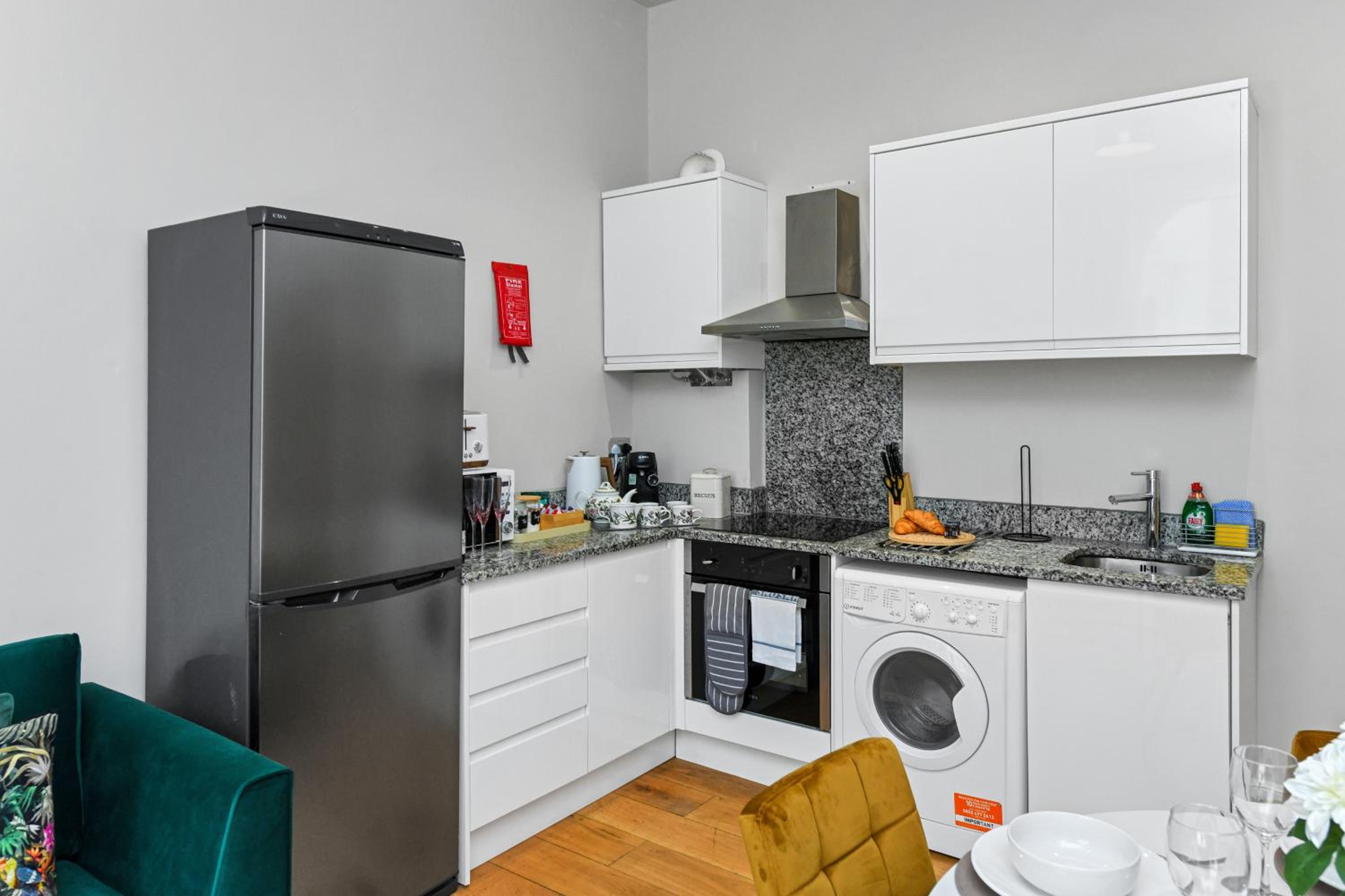 1 Bed Apt Next to Market Square & Transport Links